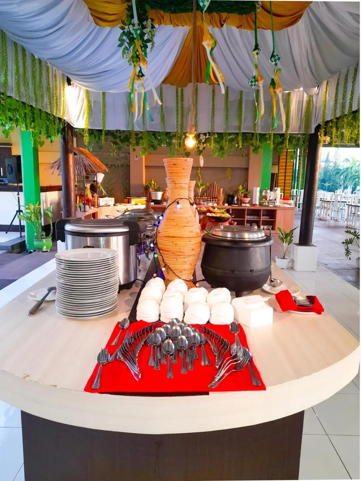 Restaurant/places to eat in Grand Madani Hotel