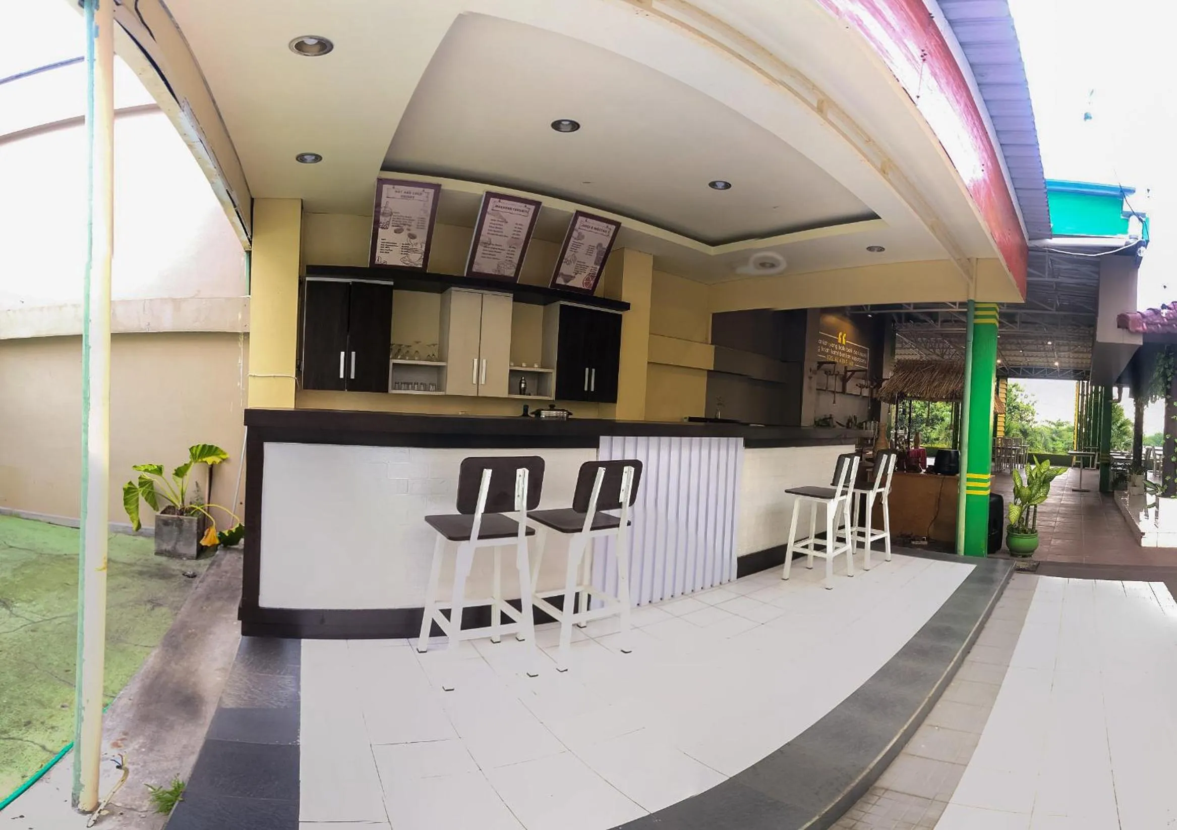 Restaurant/places to eat in Grand Madani Hotel