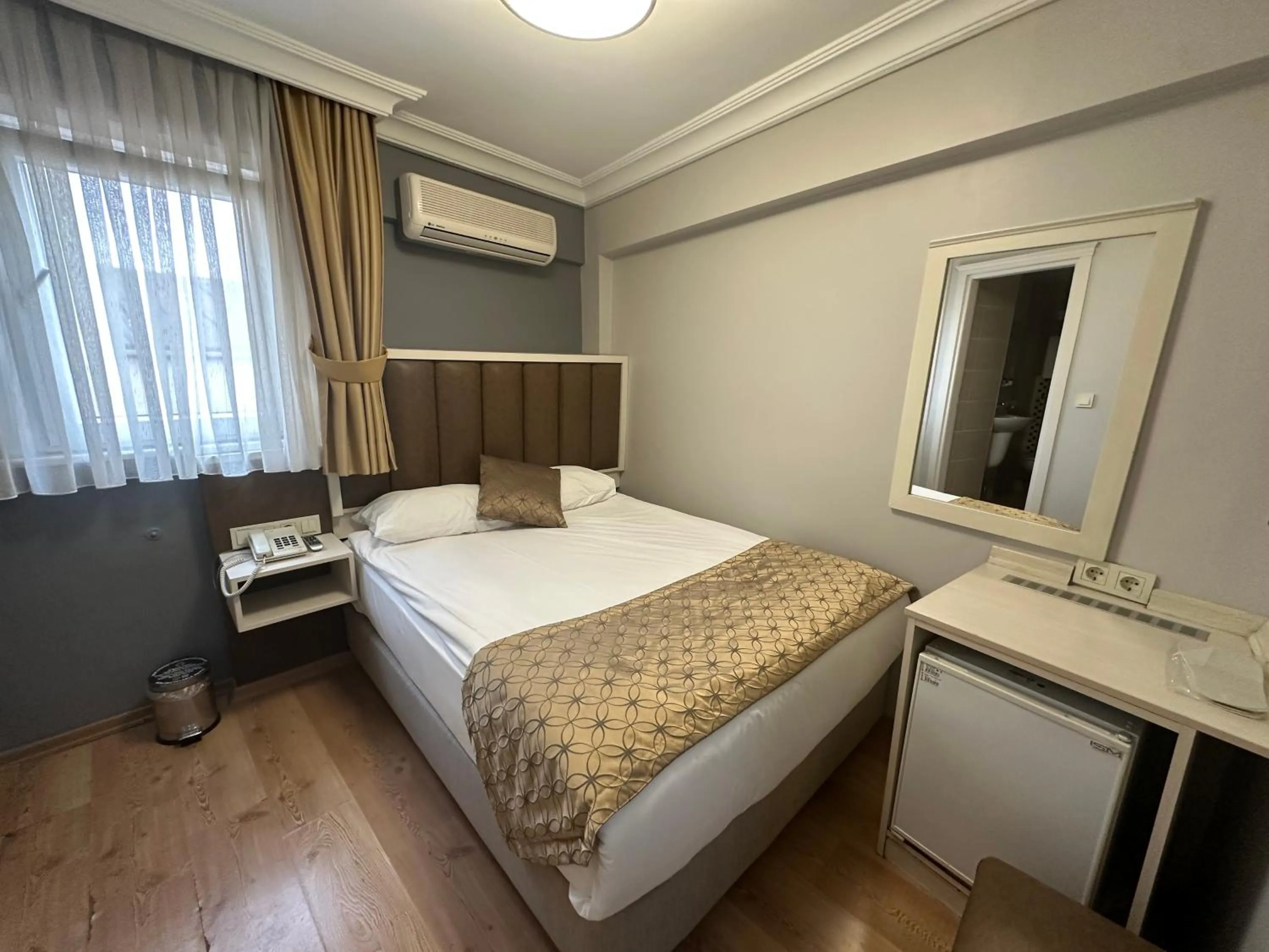Photo of the whole room, Bed in Hotel Süreyya