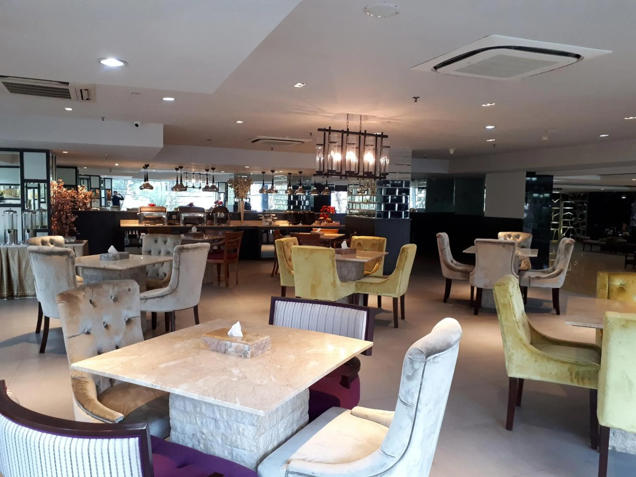 Restaurant/places to eat in Royal Regantris Cendana