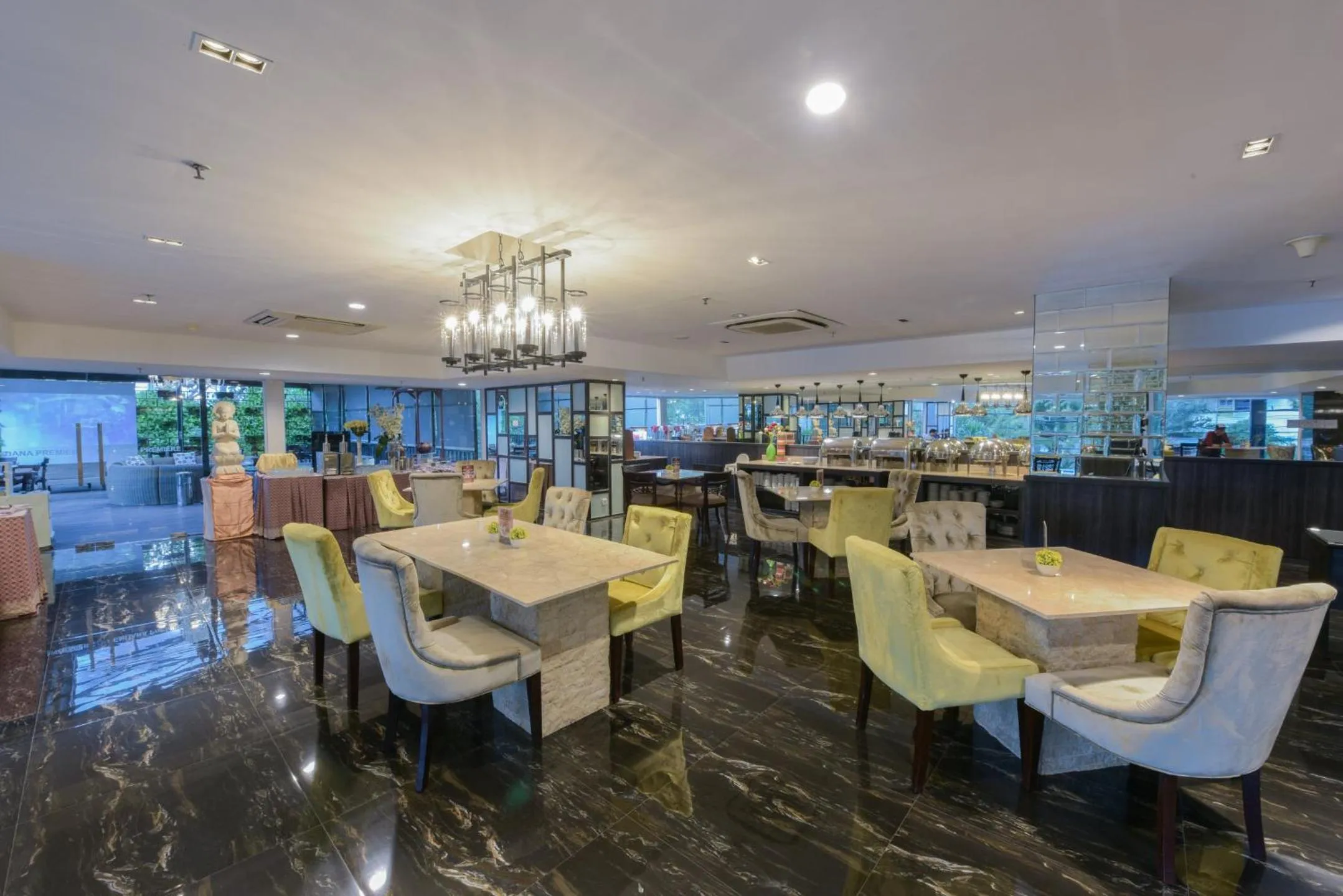 Restaurant/places to eat in Royal Regantris Cendana