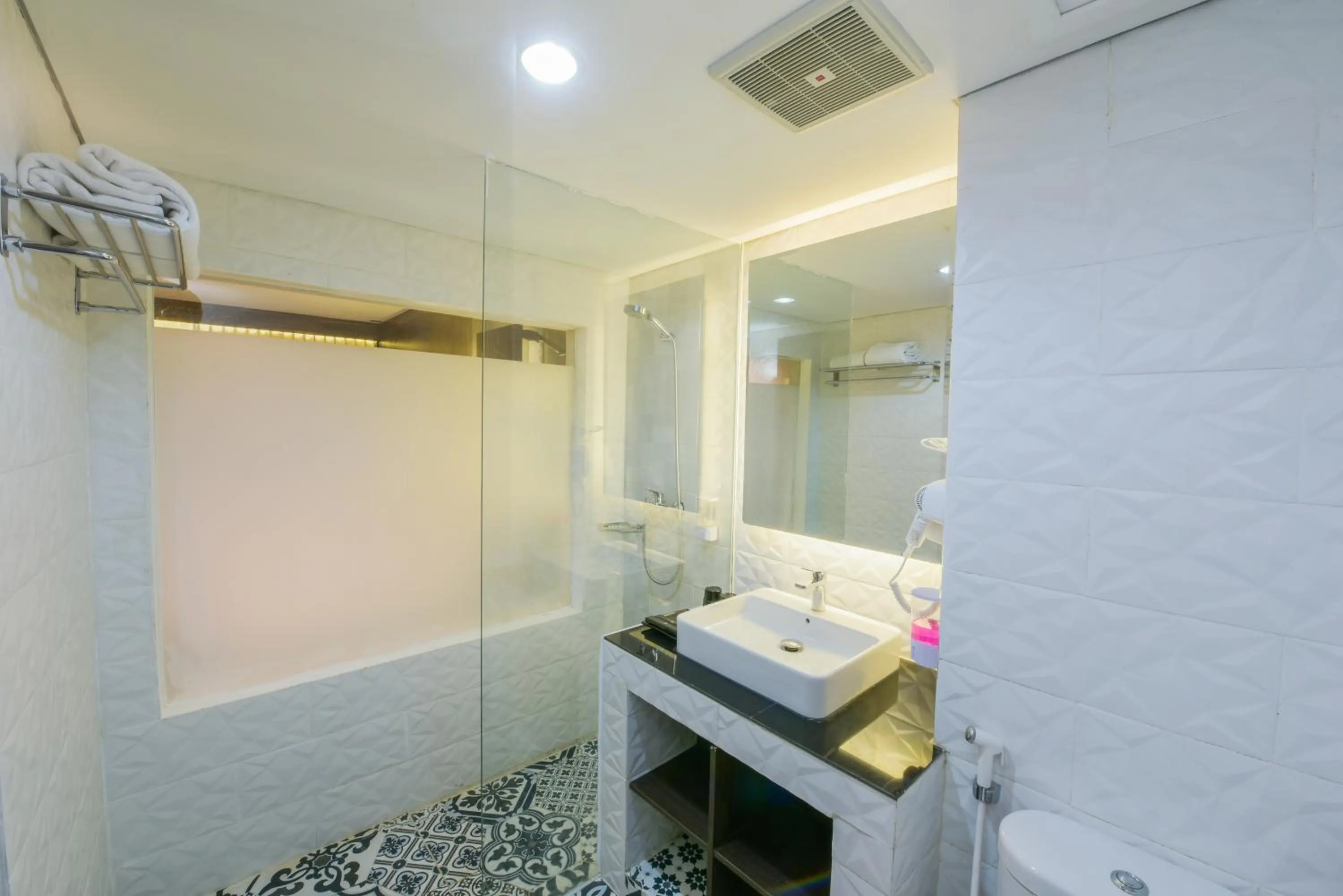 Shower in Royal Regantris Cendana