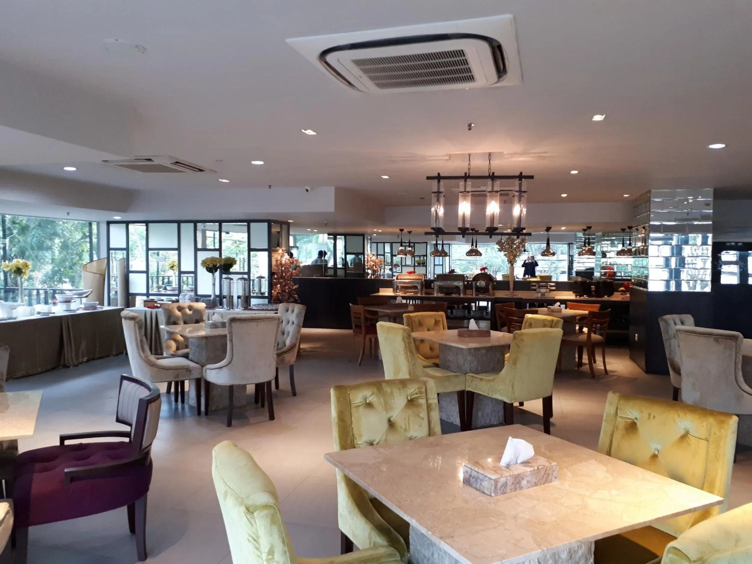 Restaurant/places to eat in Royal Regantris Cendana