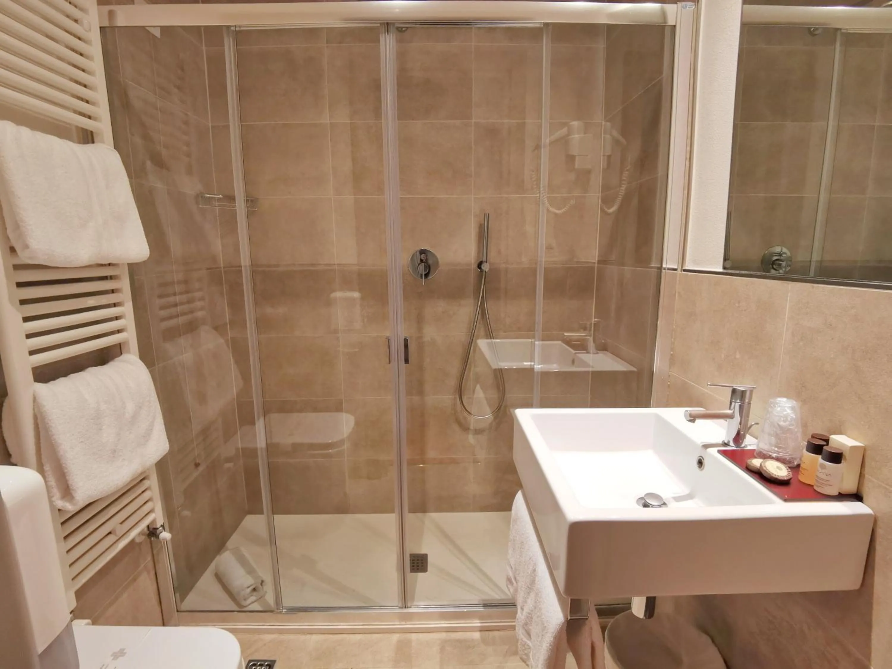 Bathroom in Hotel President