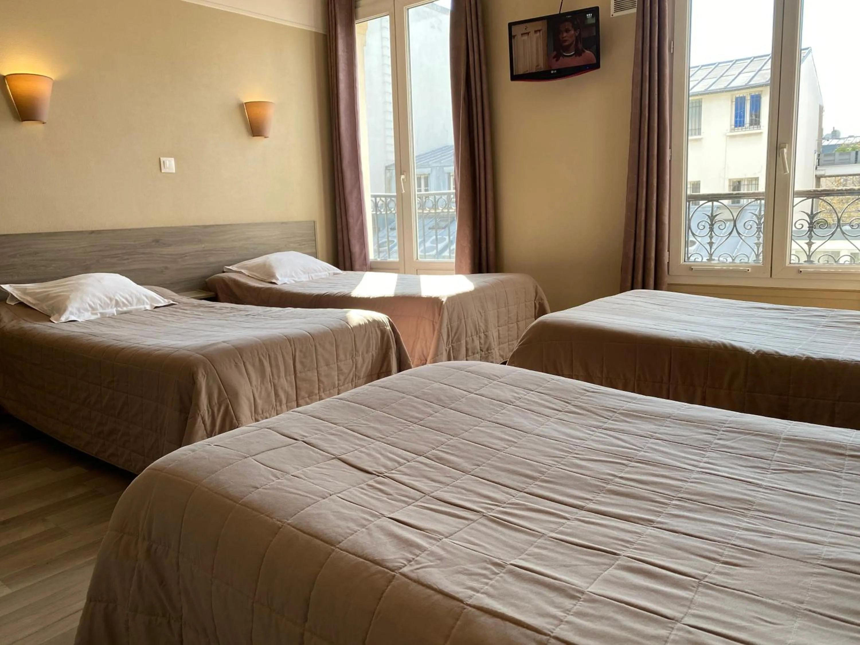 Bed in Angleterre Hotel