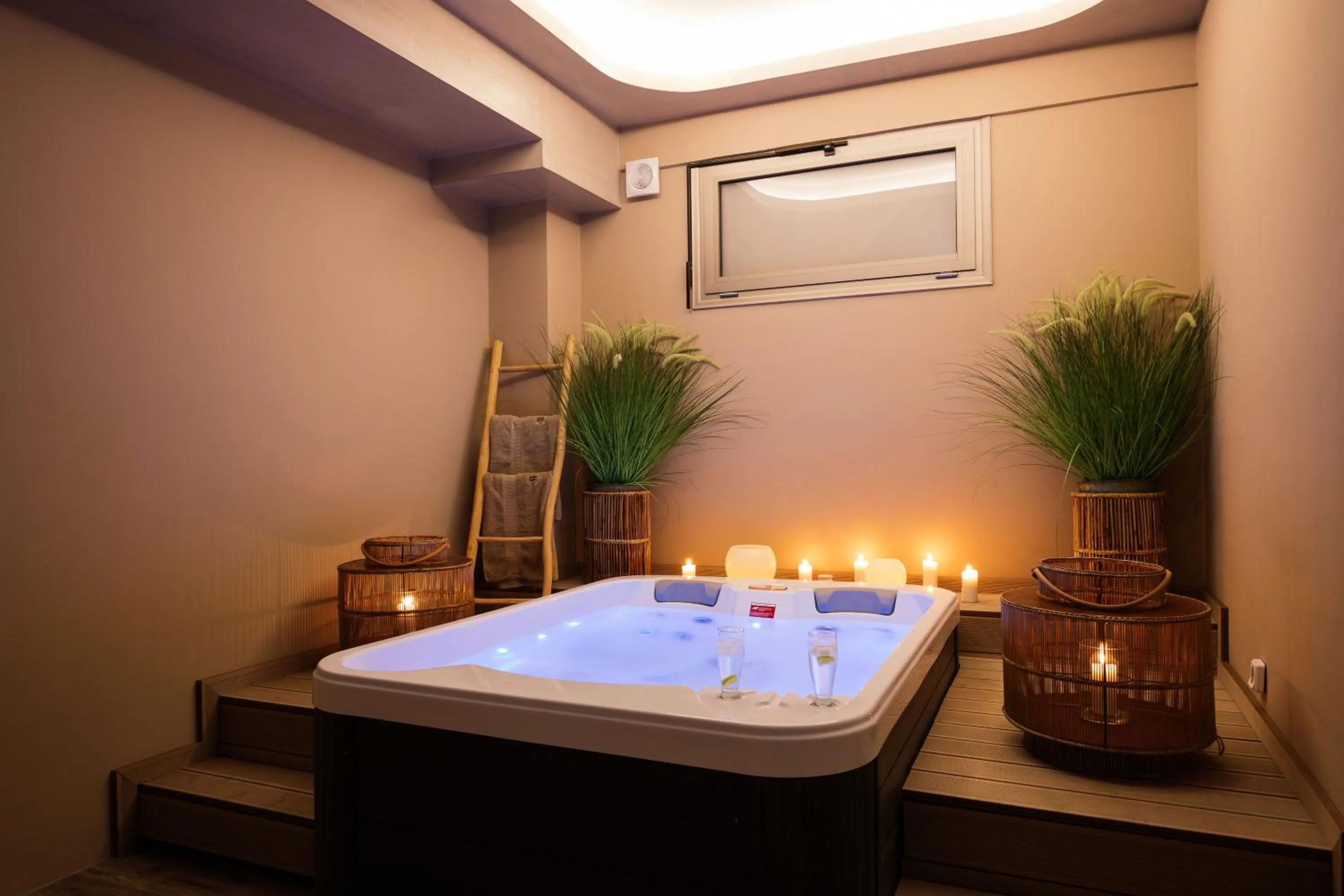 Hot Tub in Belvedere Luxury Apartments & Spa