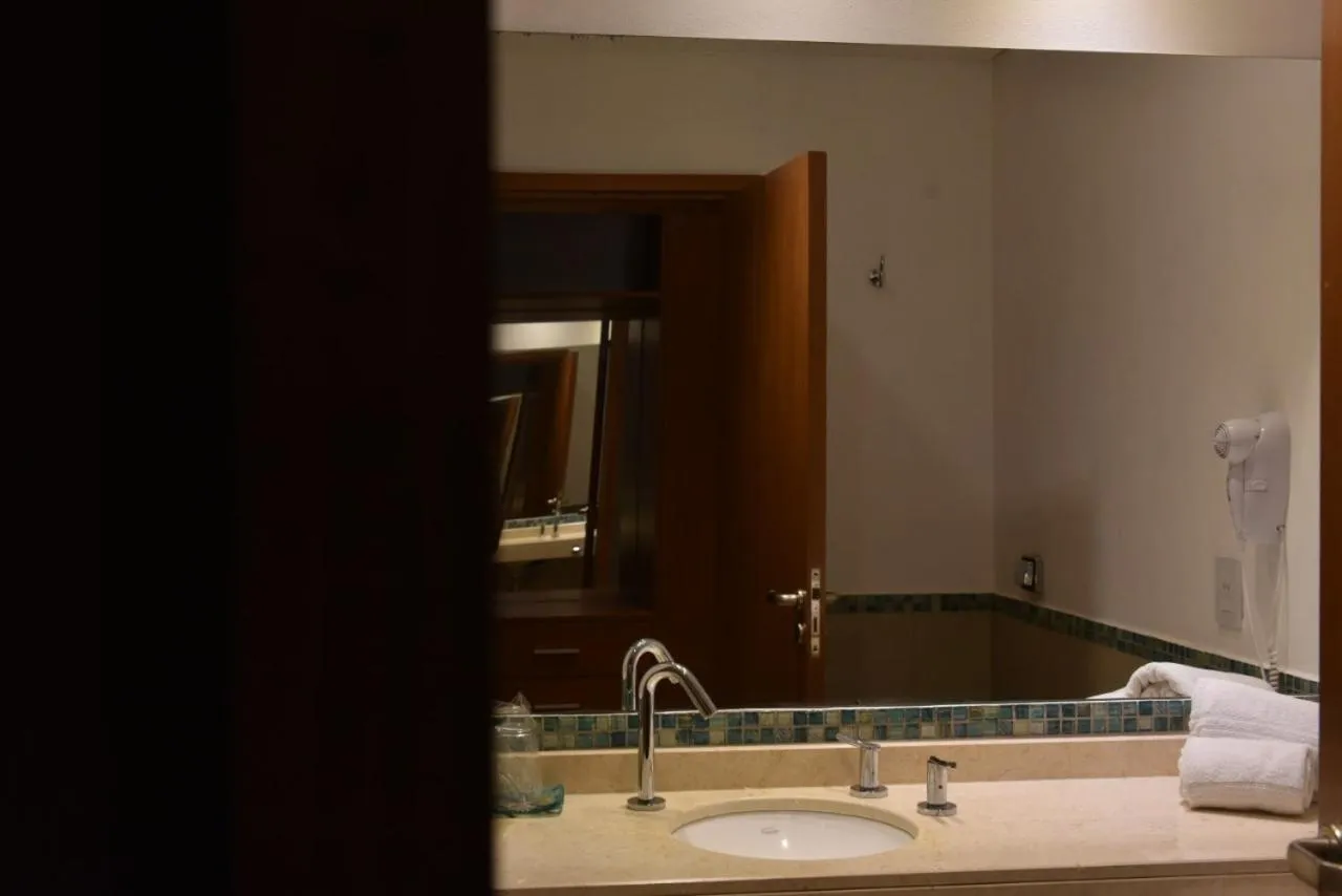 Bathroom in Howard Johnson San Francisco