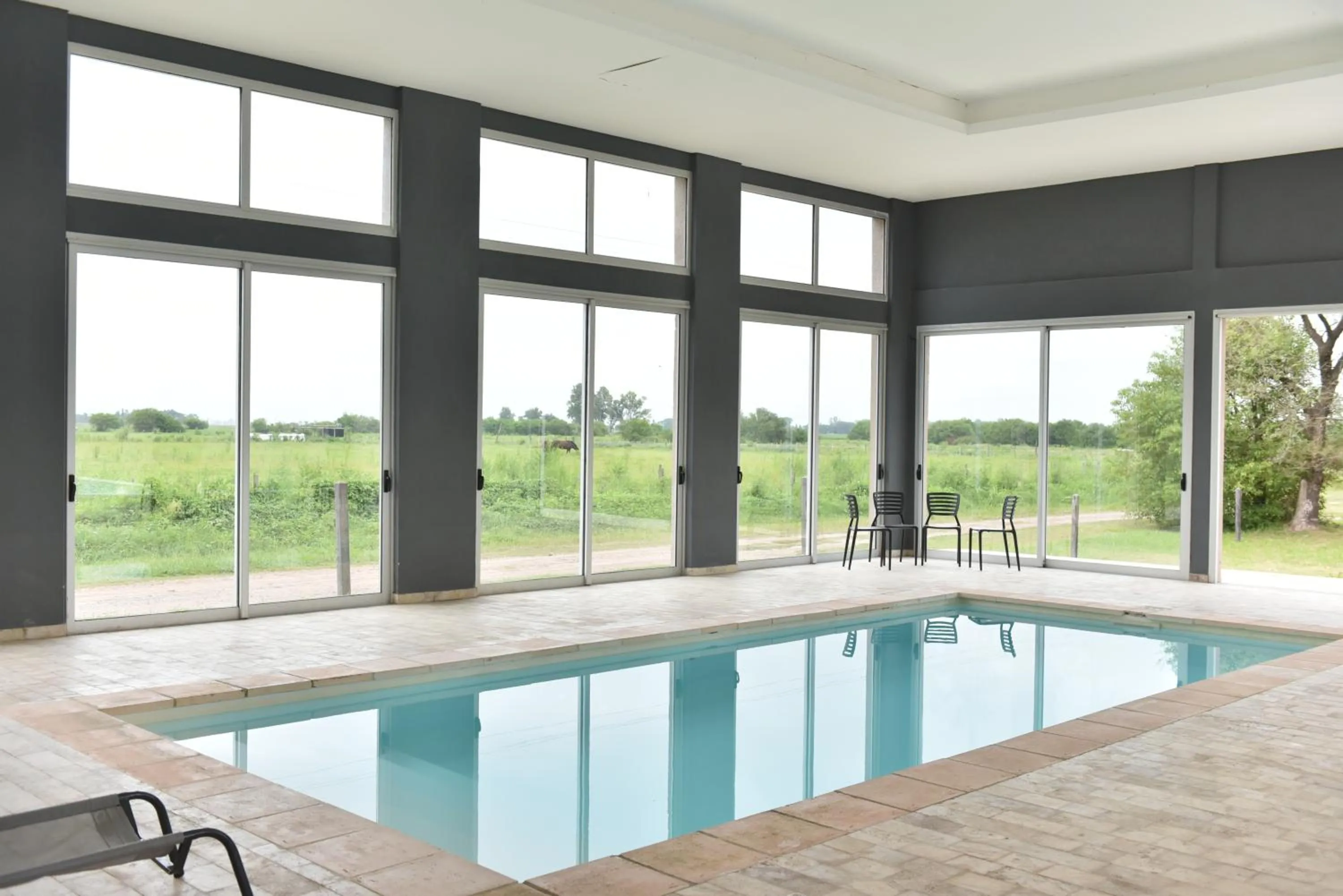 Swimming pool in Howard Johnson San Francisco