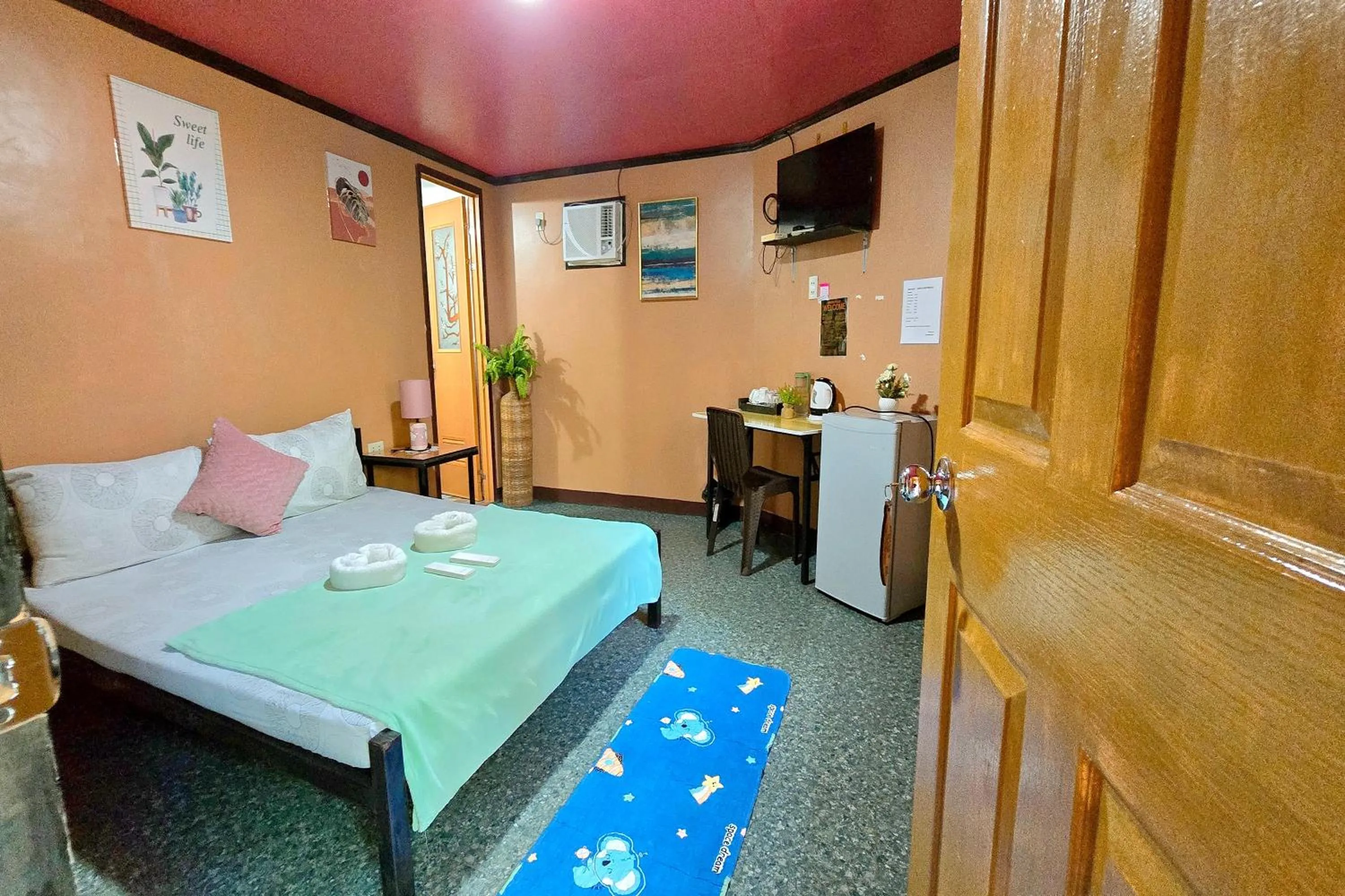 Photo of the whole room, Bed in ADRIANA's PLACE TROPICAL GUESTHOUSE