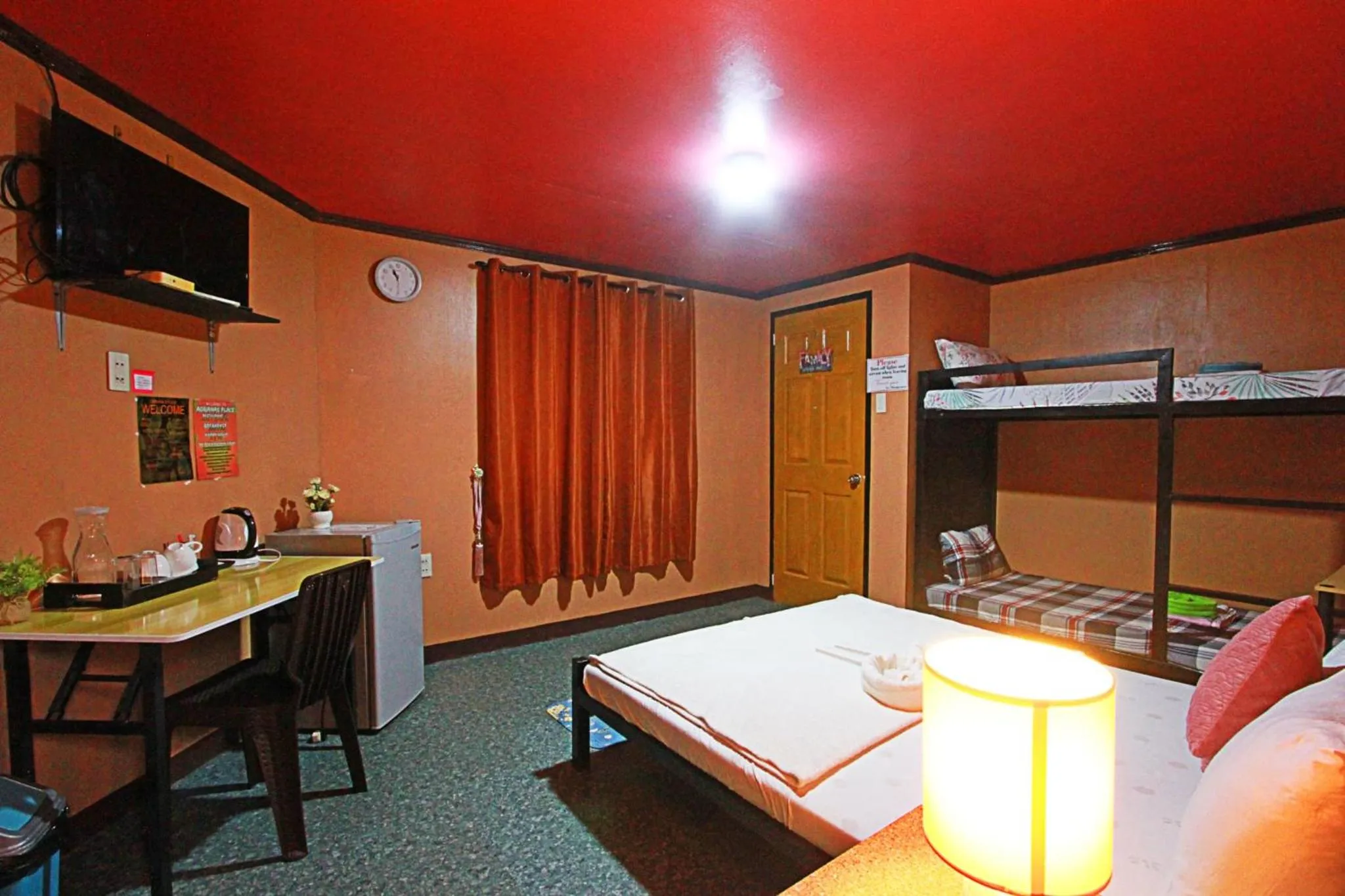 TV and multimedia, Bed in Adriana's Place Tropical Guesthouse