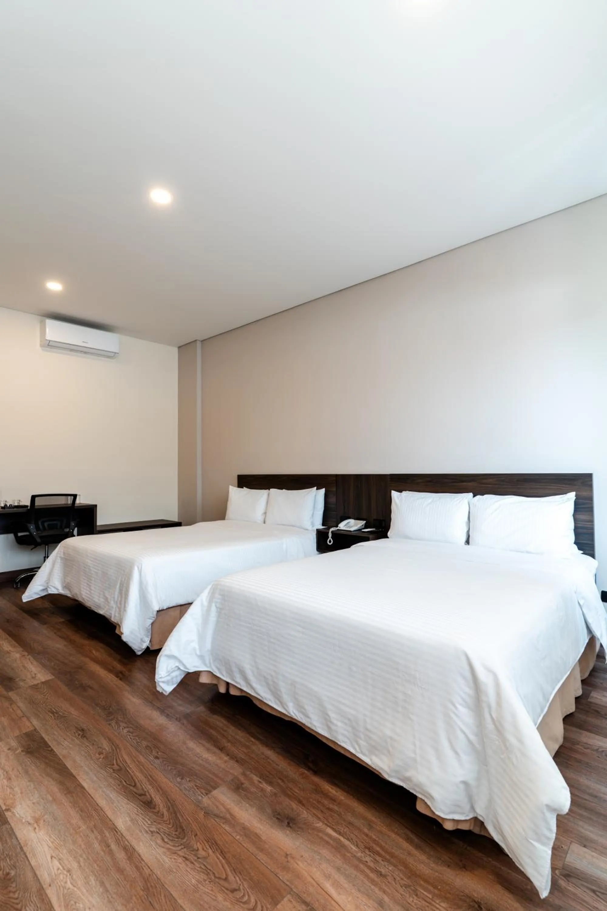 Bed in Best Western Plus Hotel Sandiego