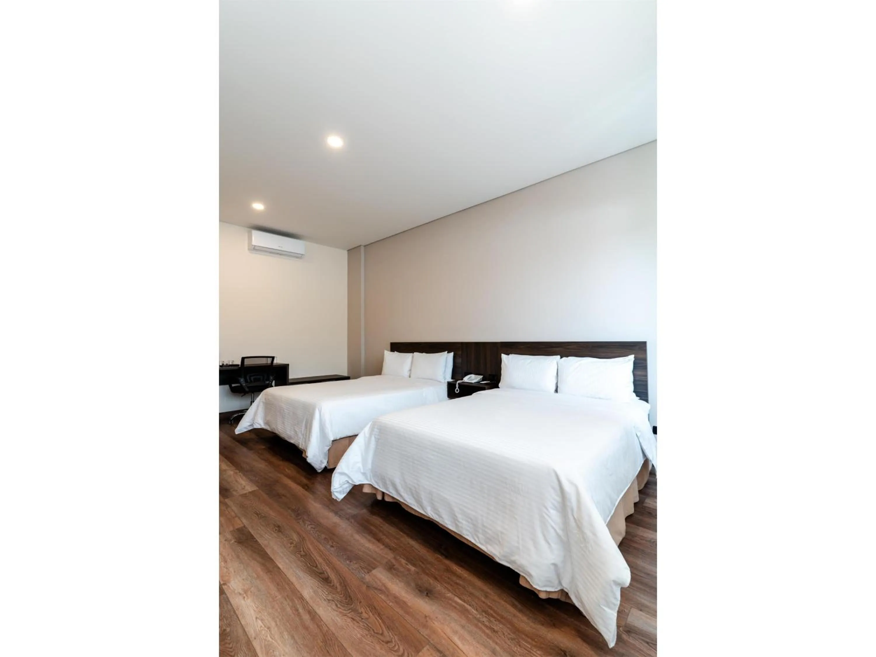 Bedroom, Bed in Best Western Plus Hotel San Diego