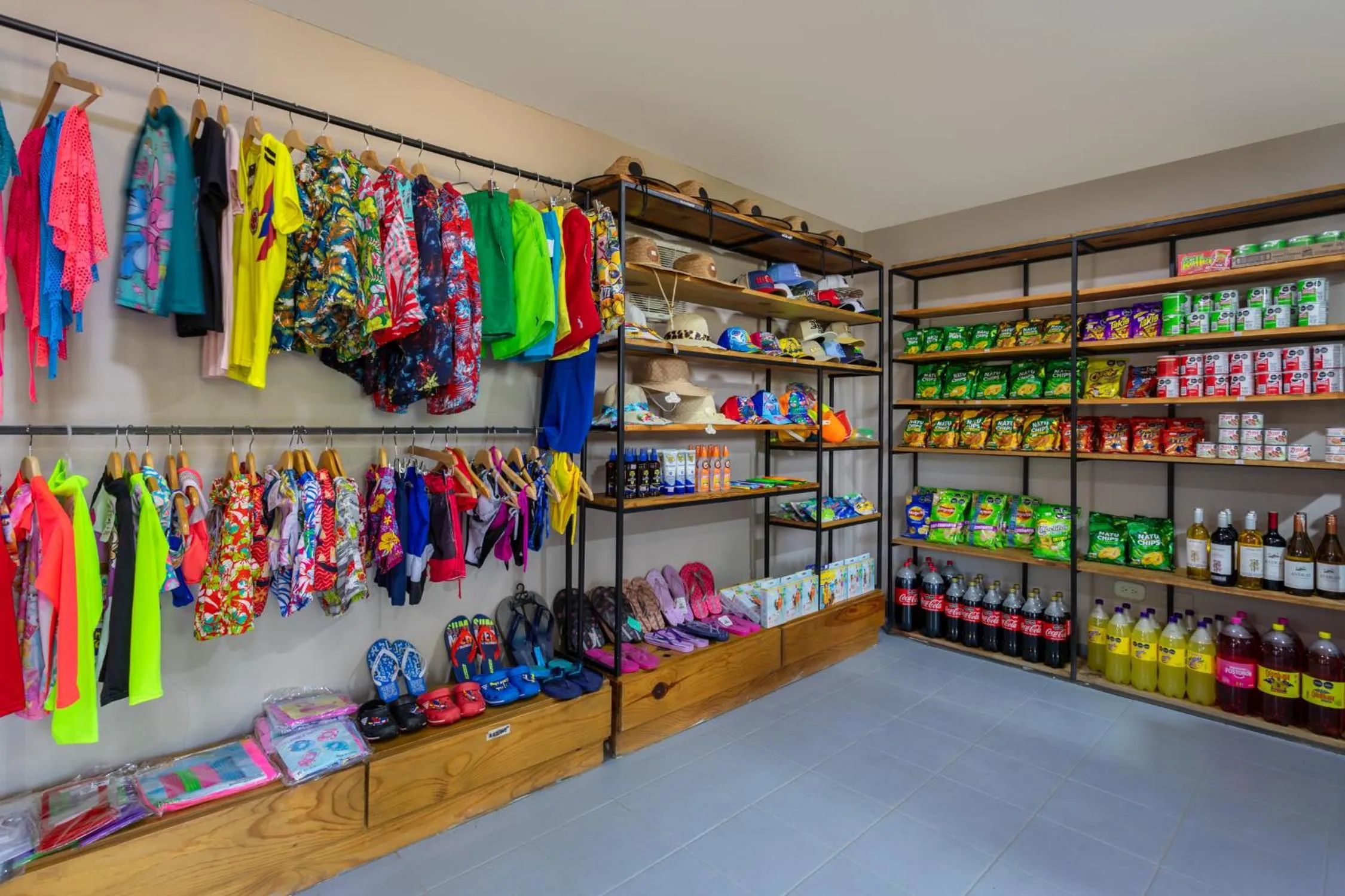 On-site shops in GHL Relax Hotel Costa Azul
