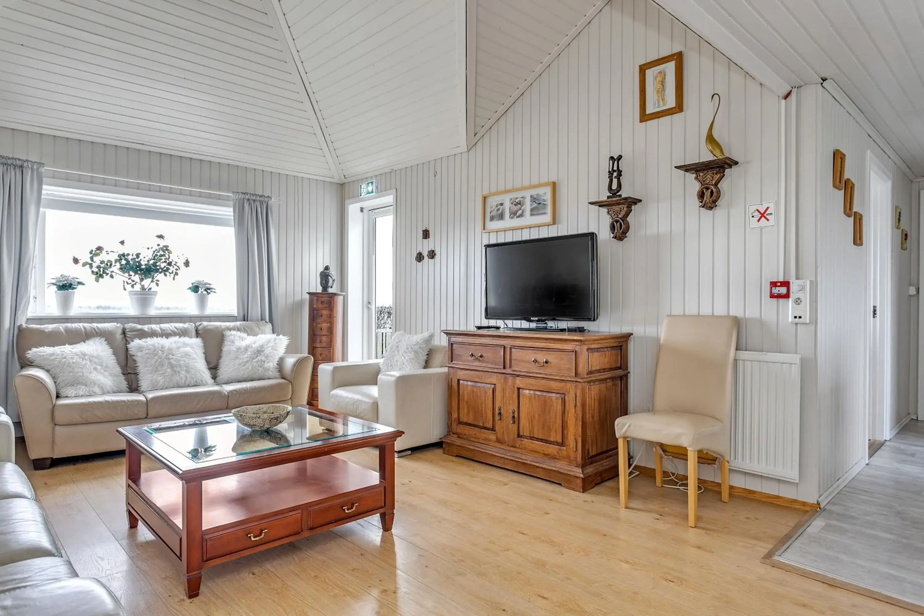 Three-Bedroom Suite in Guesthouse Vatnsholt Three-Bedroom Suite in Guesthouse Vatnsholt