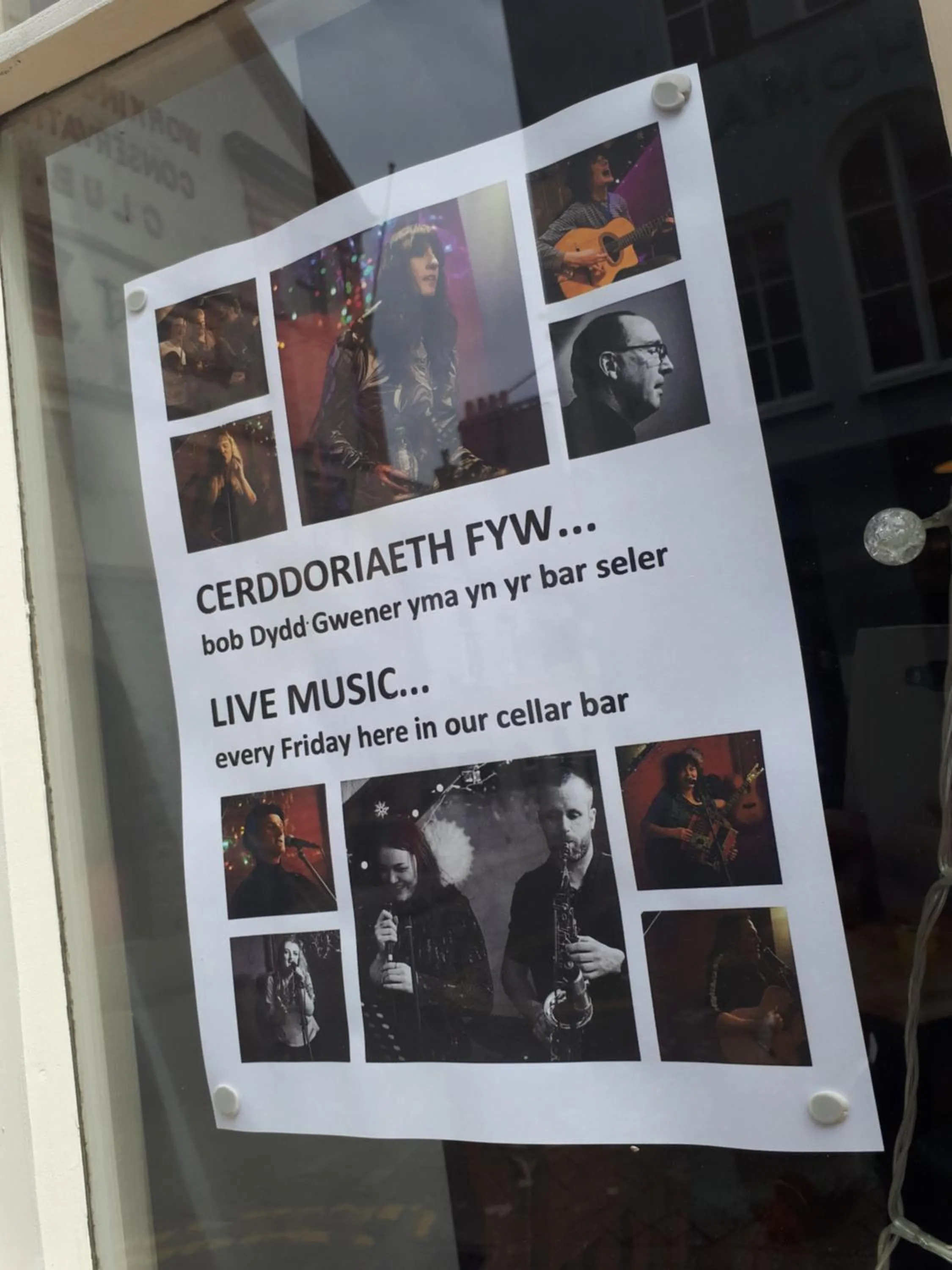 Ty Glyndwr Bunkhouse, Bar and cafe