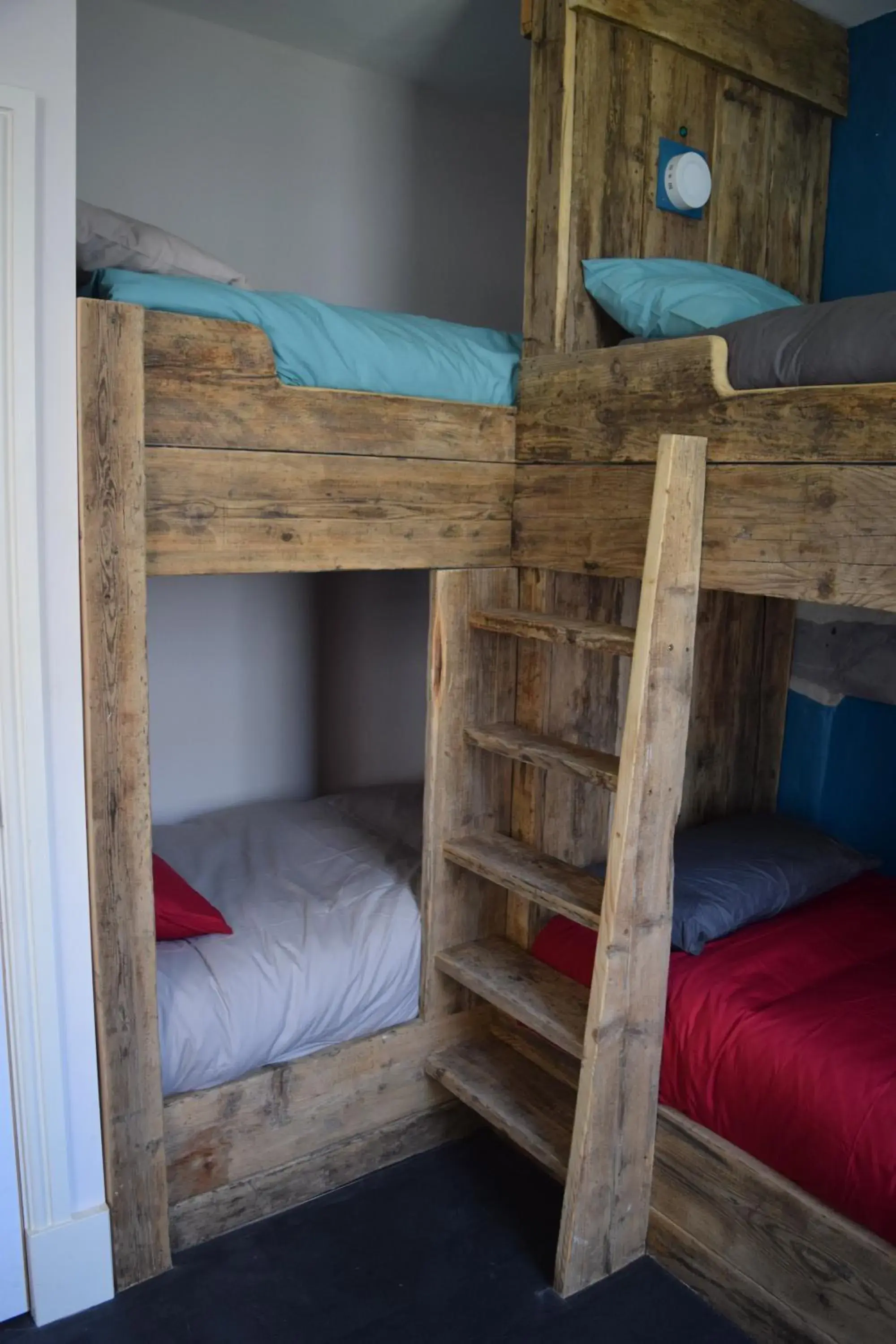 Bed in 8-Bed Mixed Dormitory Room 3 in Ty Glyndwr Bunkhouse, Bar and cafe Bed in 8-Bed Mixed Dormitory Room 3 in Ty Glyndwr Bunkhouse, Bar and cafe