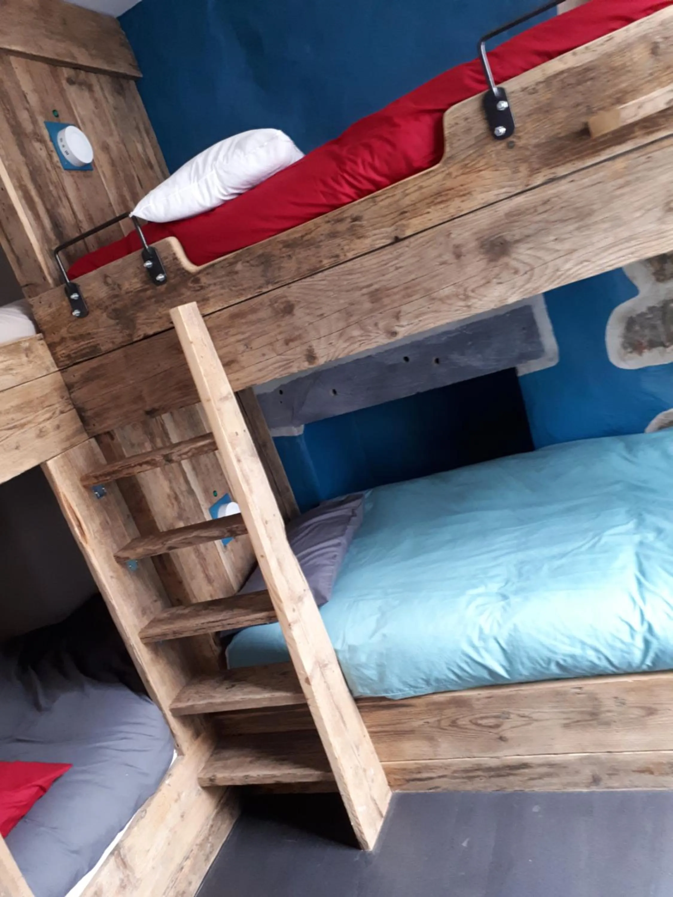 Bed in Ty Glyndwr Bunkhouse, Bar and cafe