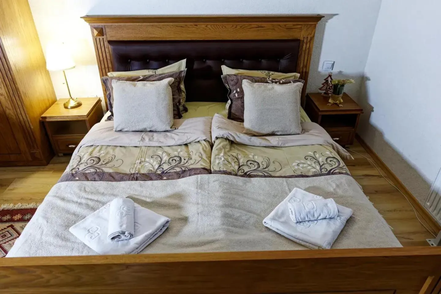 Photo of the whole room, Bed in The House of the Miyaks