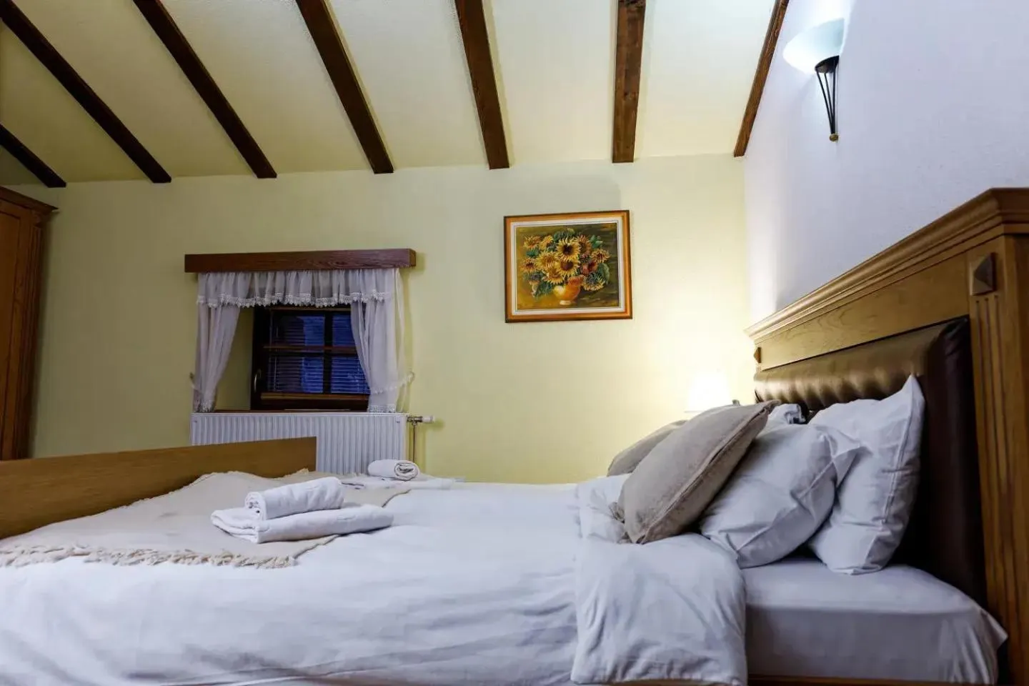 Photo of the whole room, Bed in The House of the Miyaks