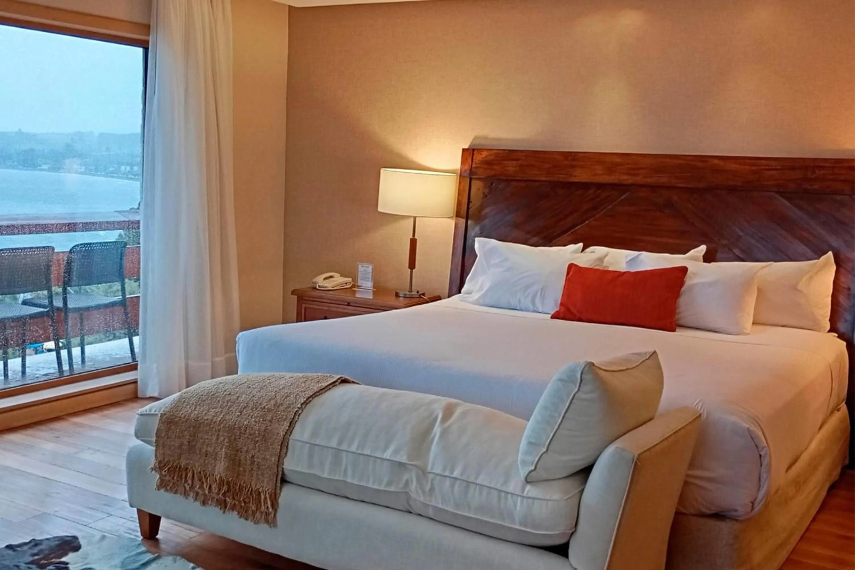 Photo of the whole room, Bed in Wyndham Puerto Varas Pettra