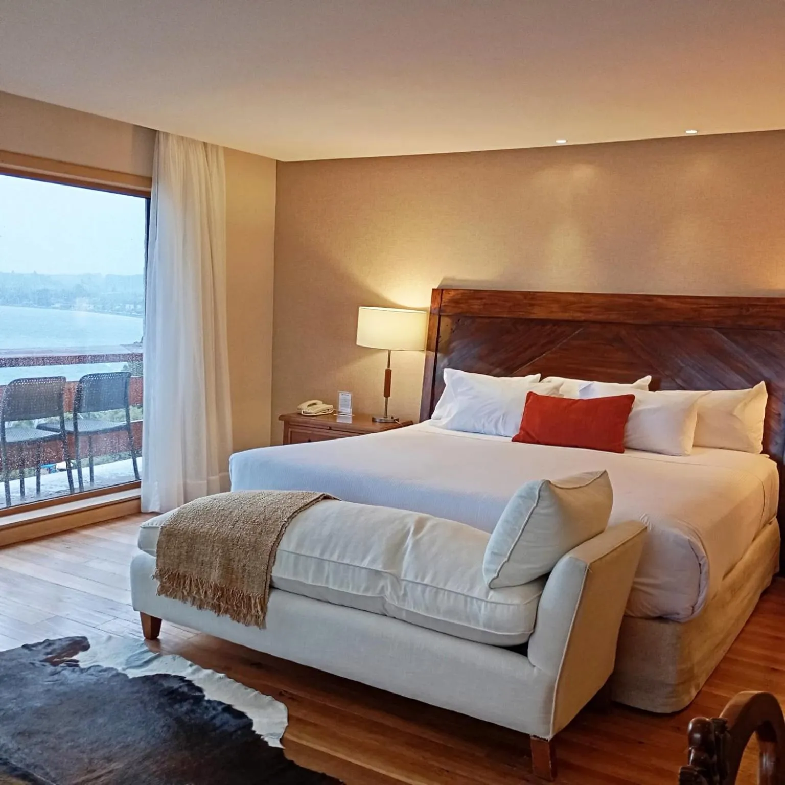 Balcony/Terrace, Bed in Wyndham Puerto Varas Pettra