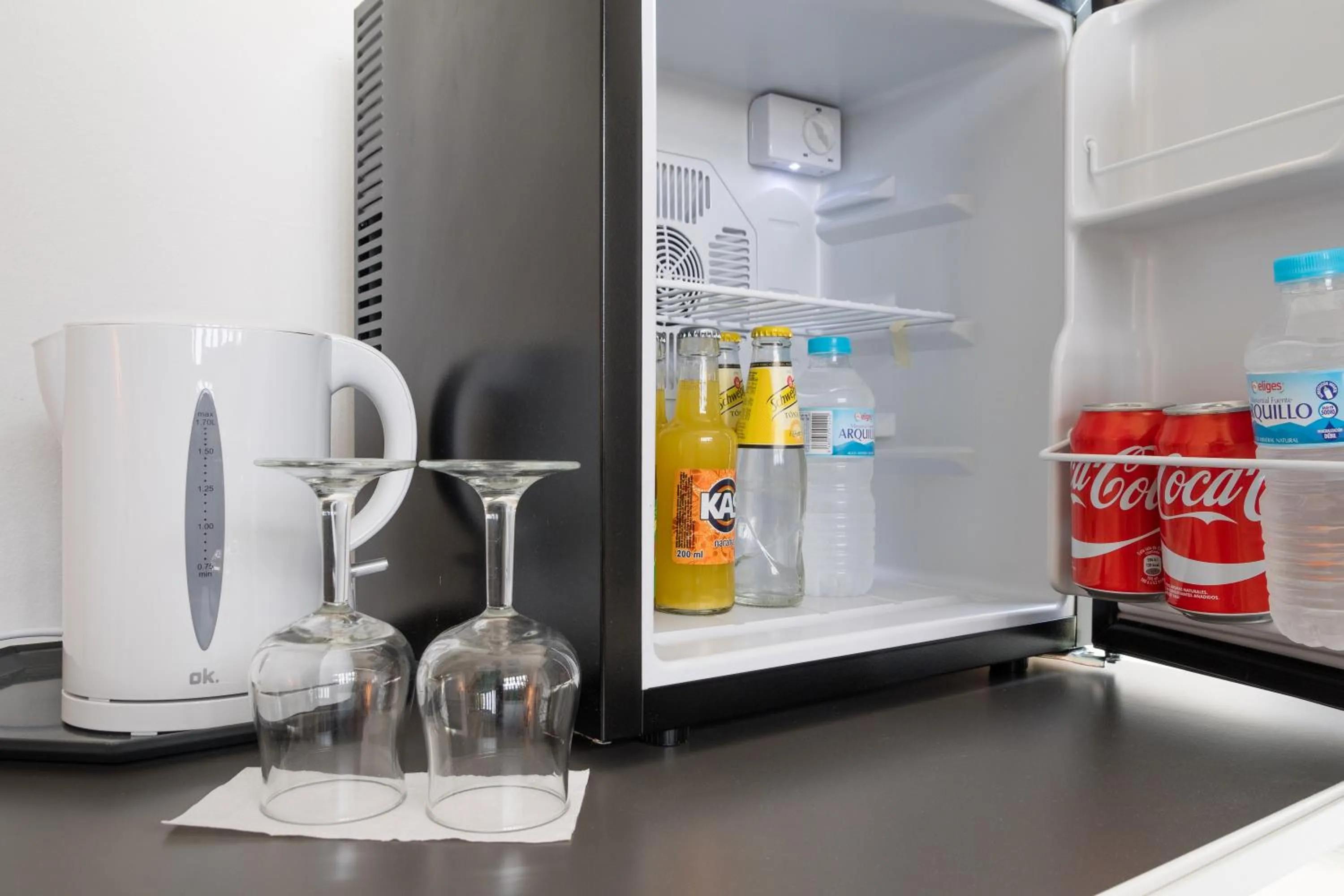 Coffee/tea facilities in Hostal Alegre