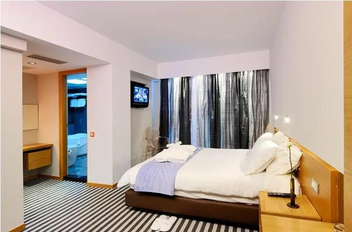 Photo of the whole room, Bed in Galaxy City Center Hotel