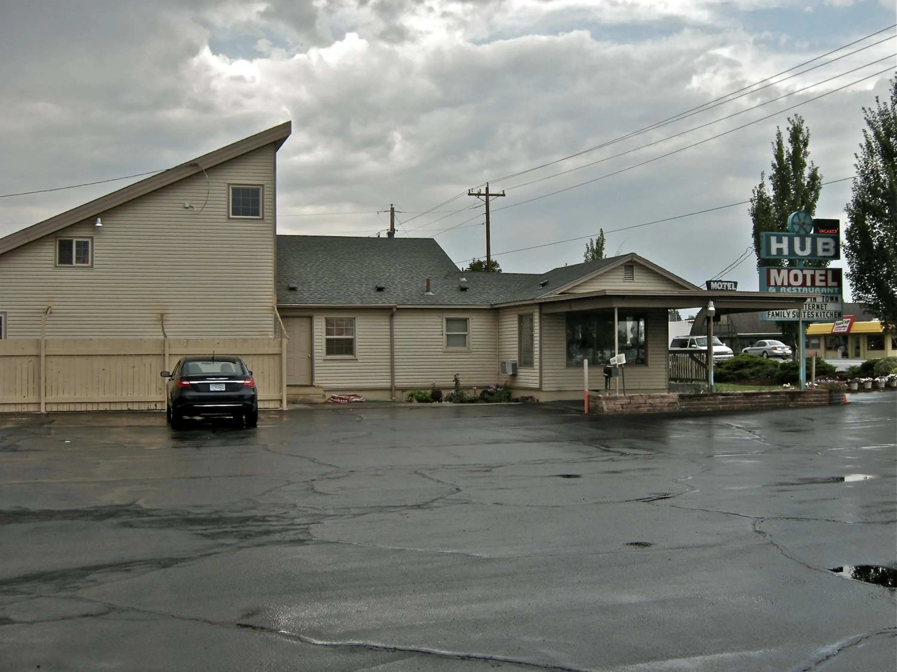 Facade/entrance in Hub Motel