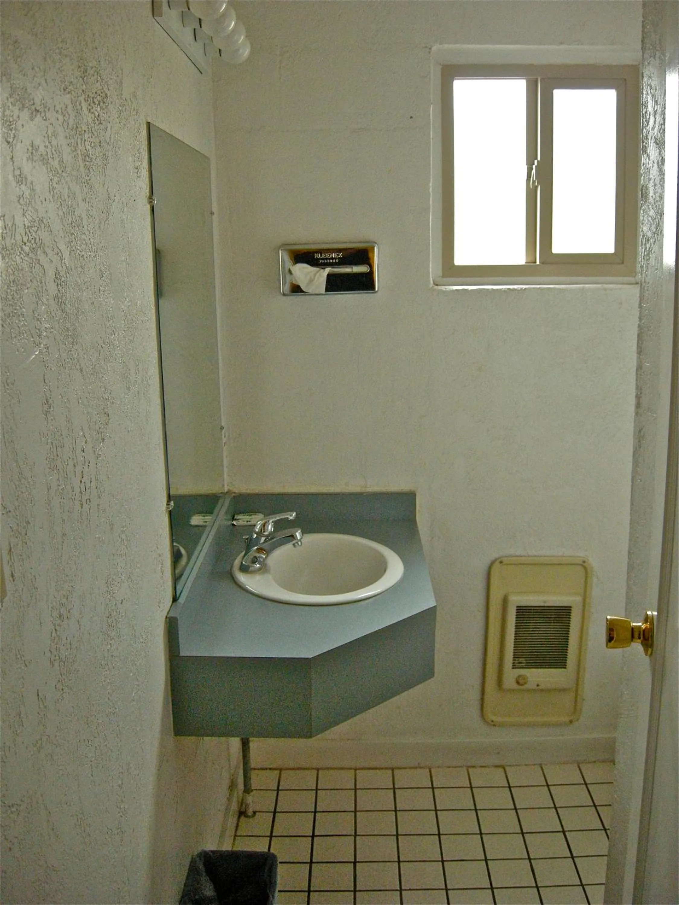 Bathroom in Hub Motel