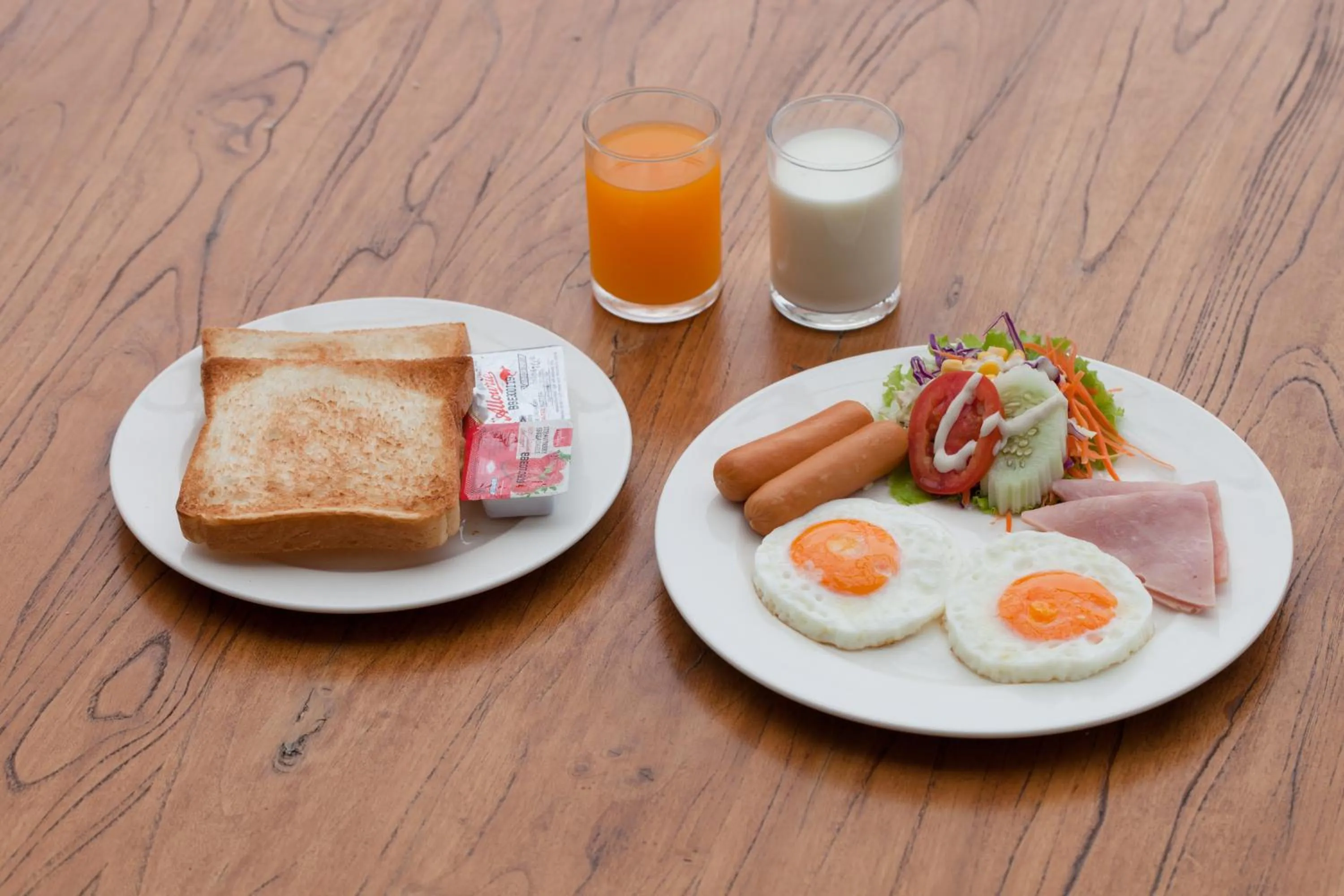 Food and drinks in Supicha Pool Access Hotel - SHA Plus