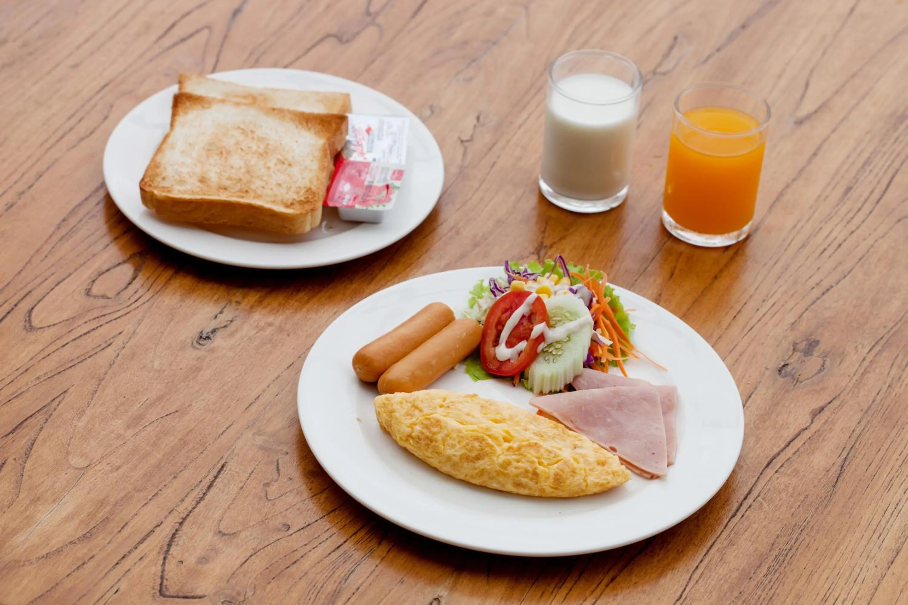 Food and drinks in Supicha Pool Access Hotel - SHA Plus