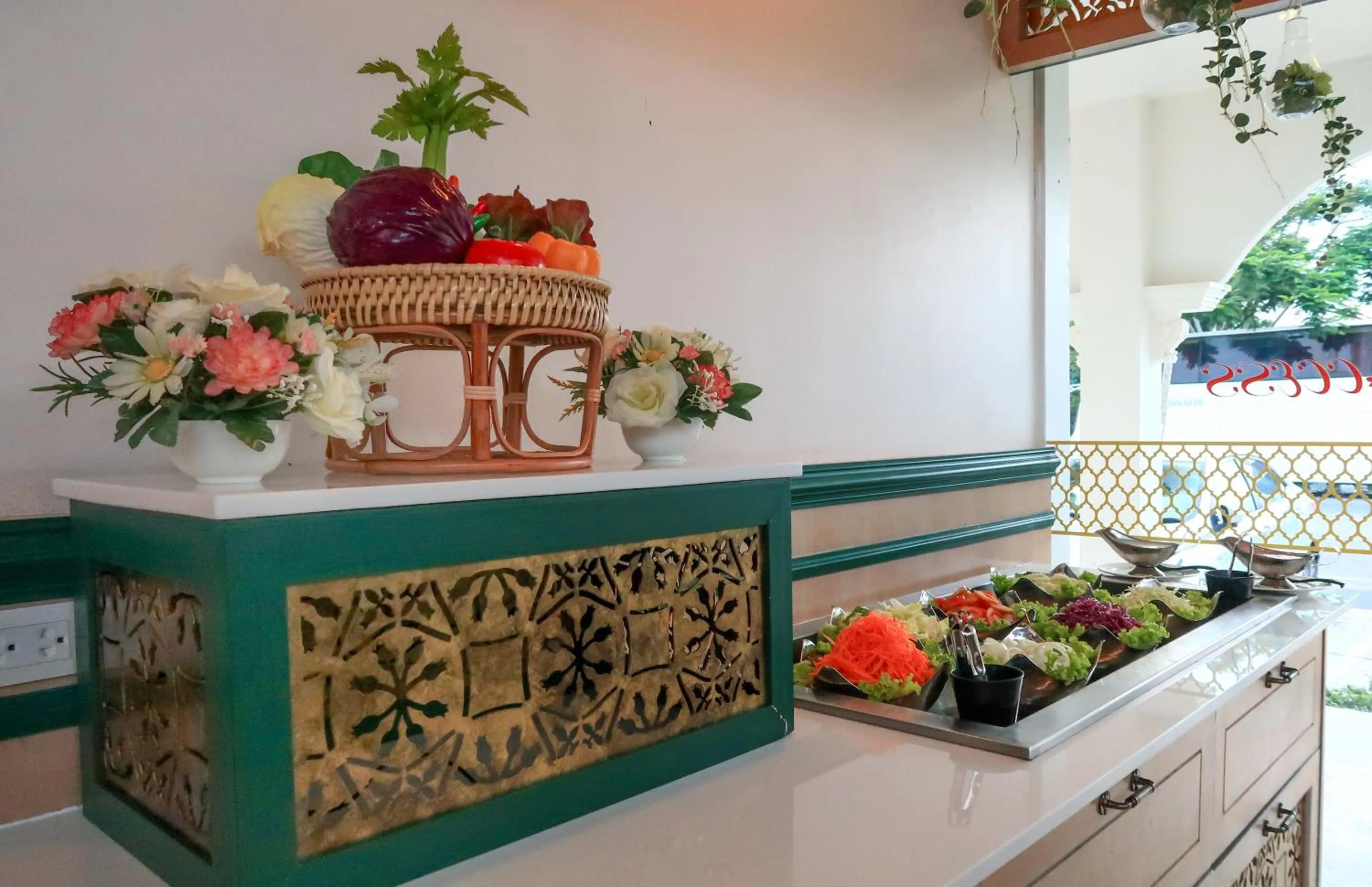 Restaurant/places to eat in Supicha Pool Access Hotel - SHA Plus