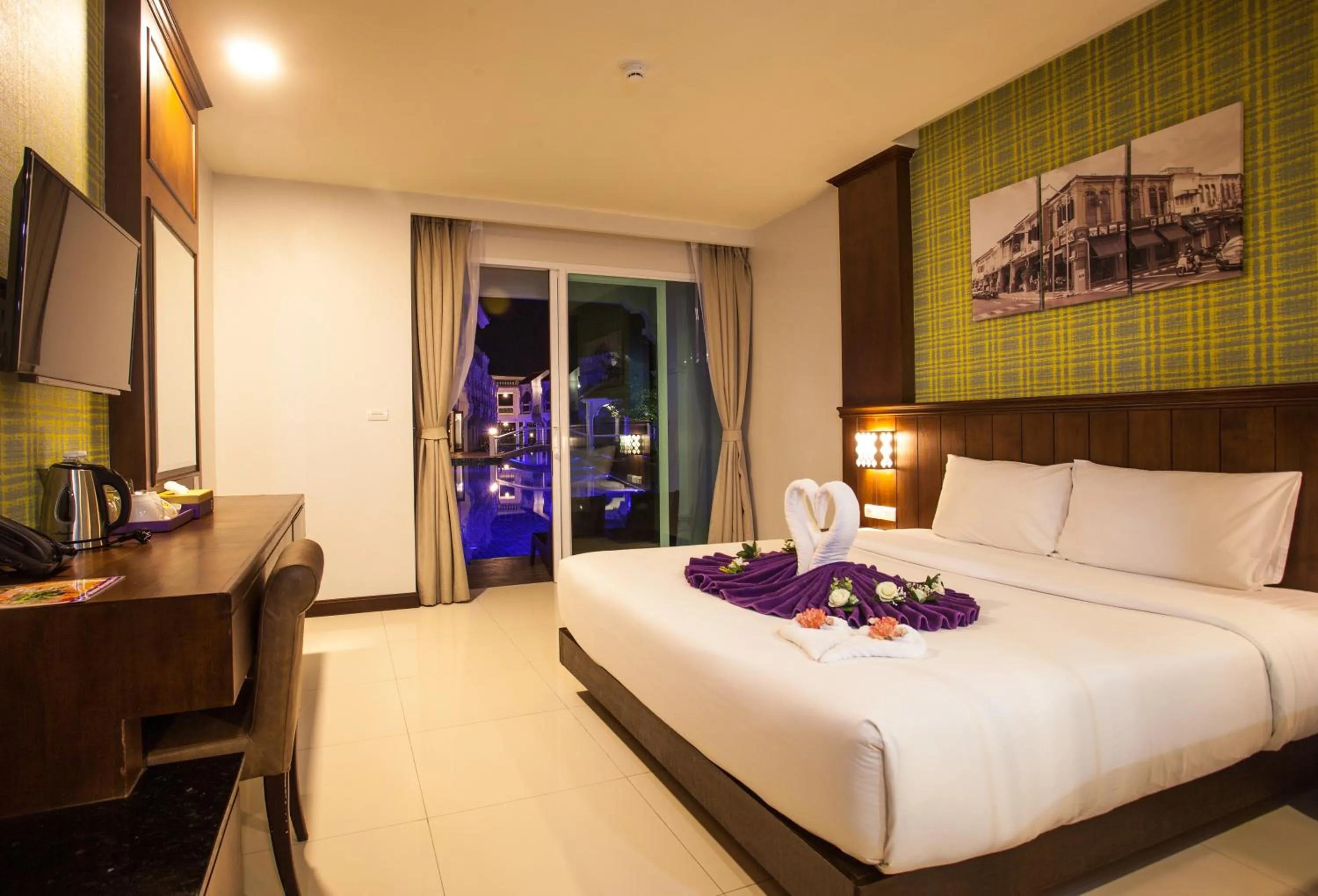 Bed in Supicha Pool Access Hotel - SHA Plus
