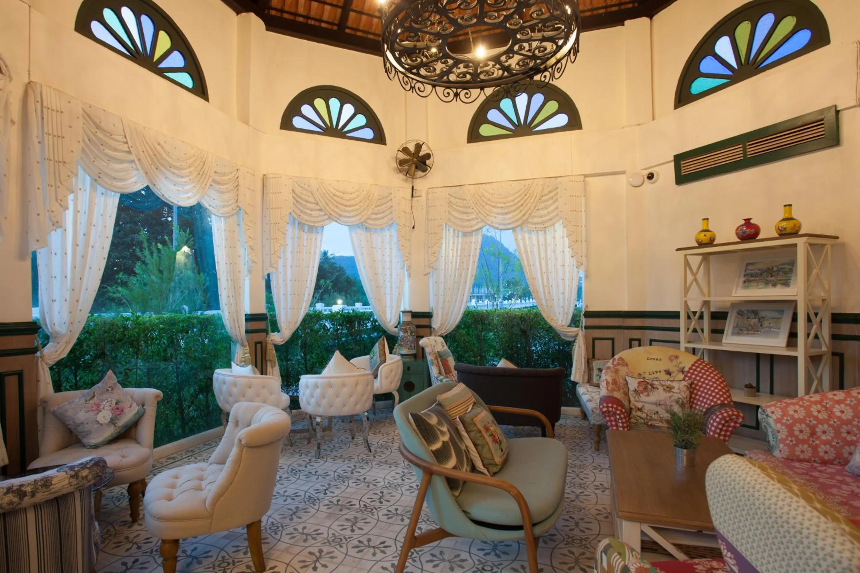 Restaurant/places to eat in Supicha Pool Access Hotel - SHA Plus