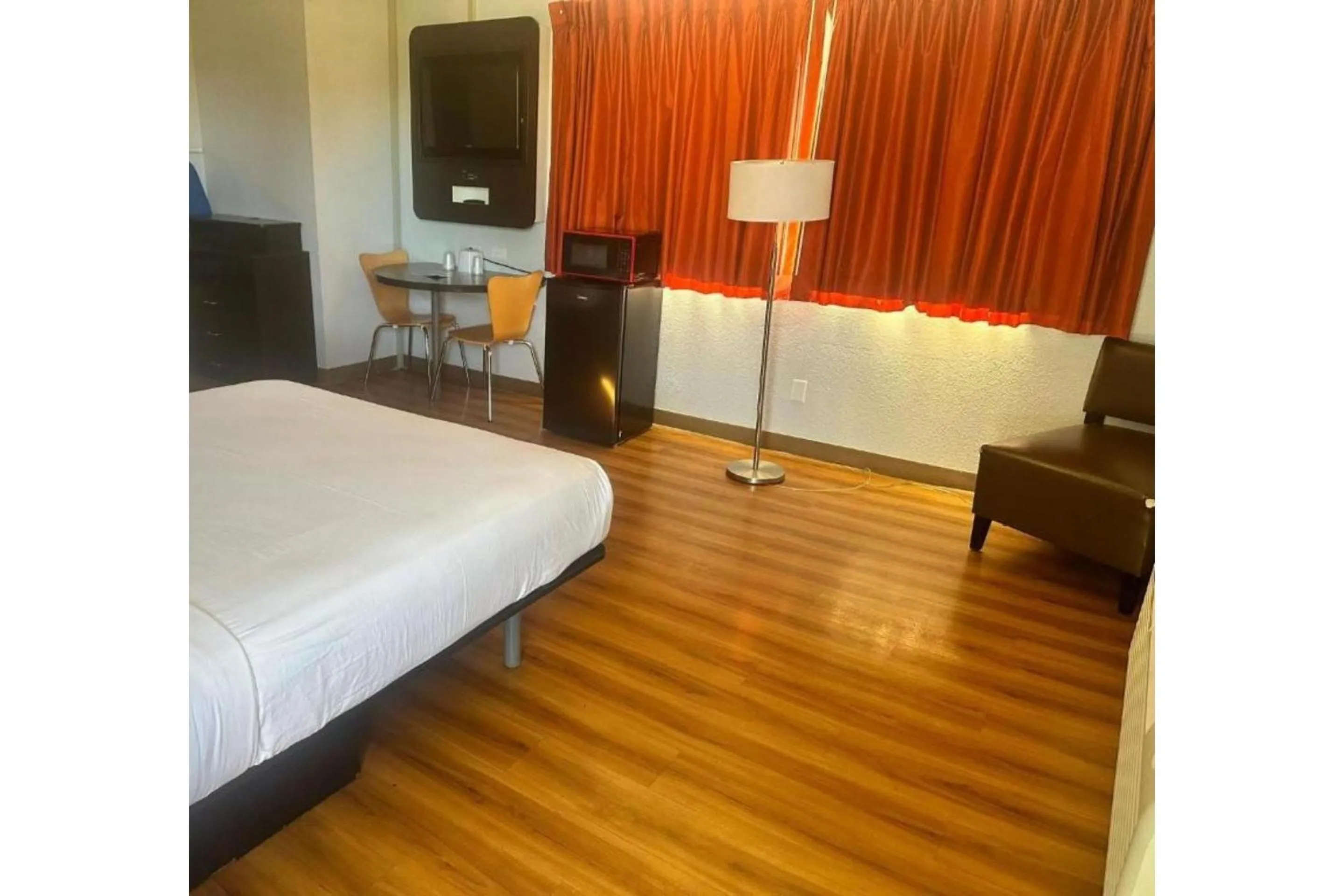 Bed in Motel 6-Ventura, CA - South