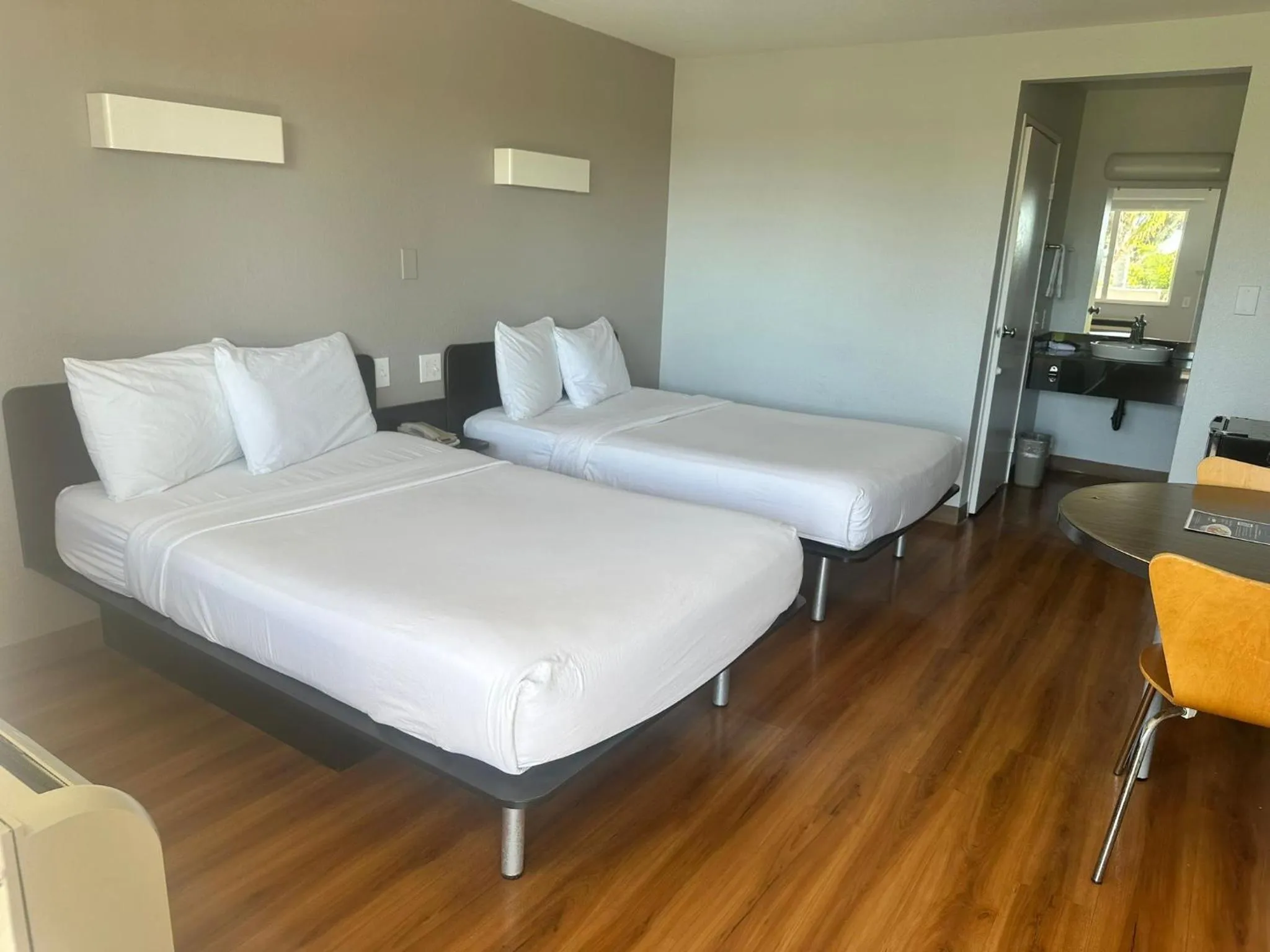 Bedroom, Bed in Motel 6-Ventura, CA - South