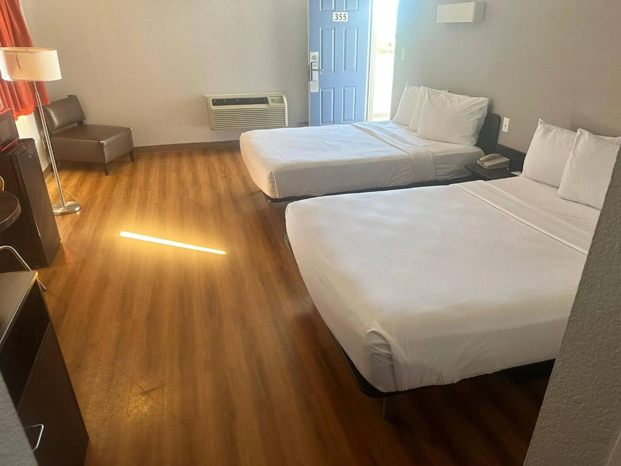 Bedroom, Bed in Motel 6-Ventura, CA - South