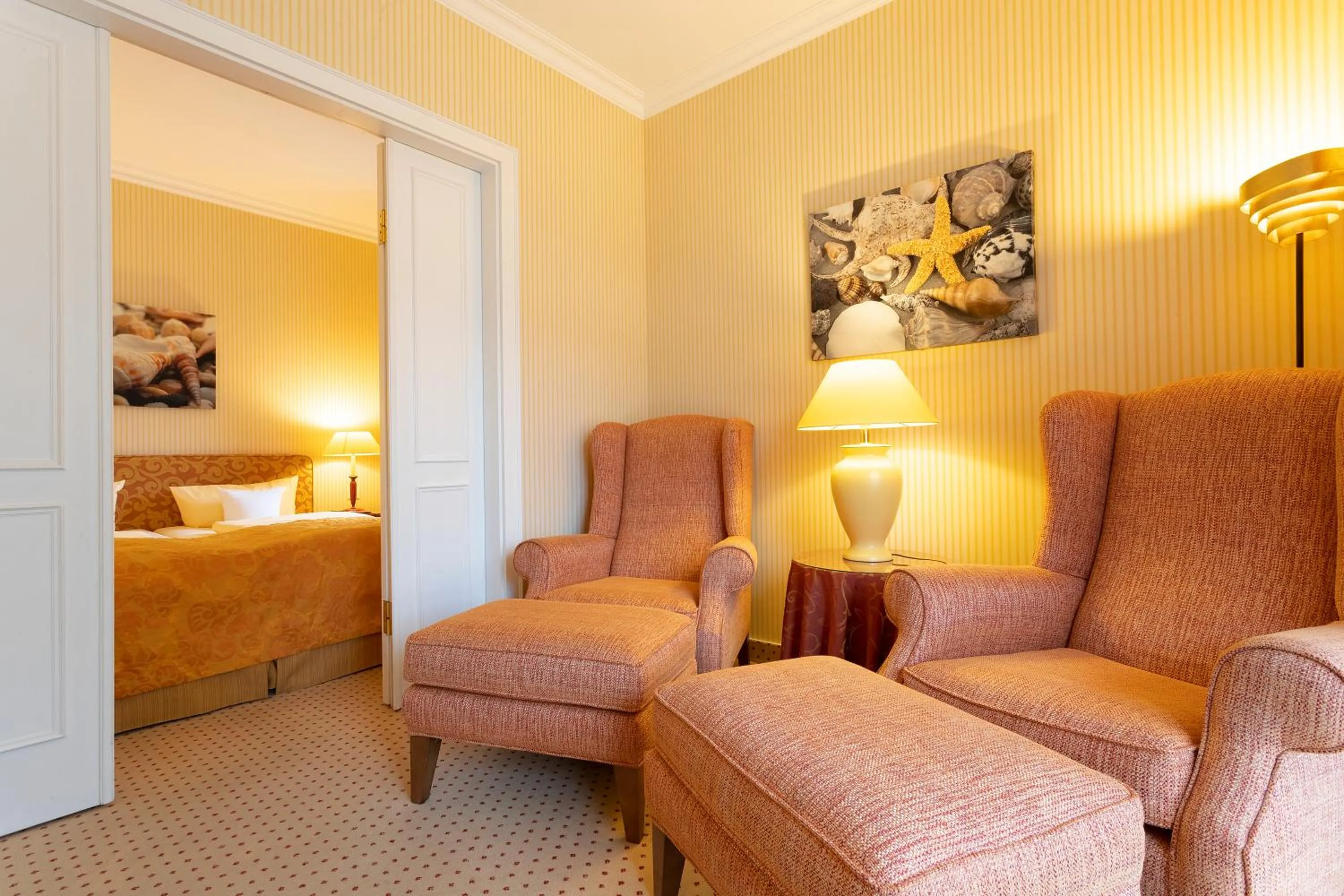 Living room, Bed in Strandhotel Sylt Westerland