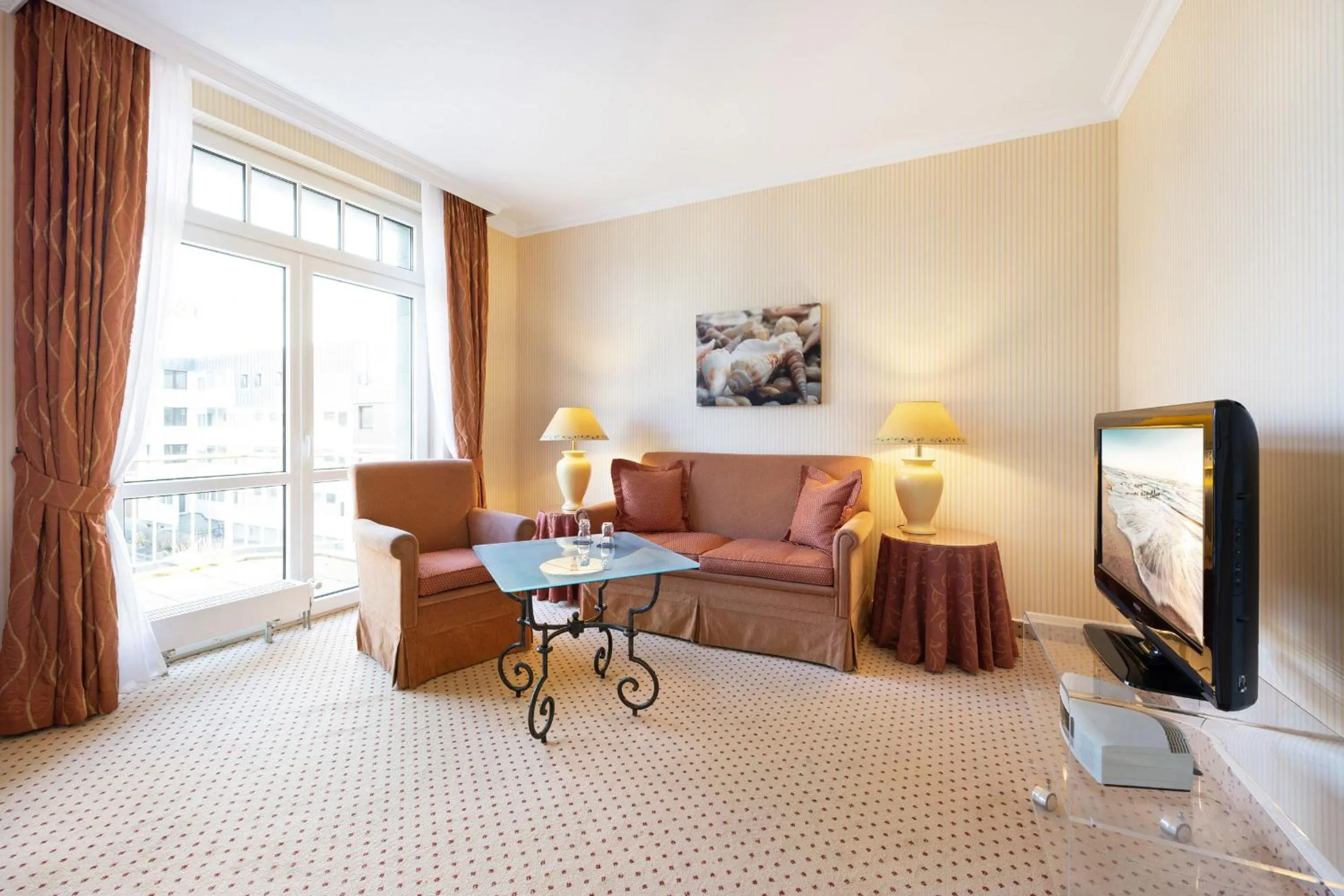 Living room, Bed in Strandhotel Sylt Westerland