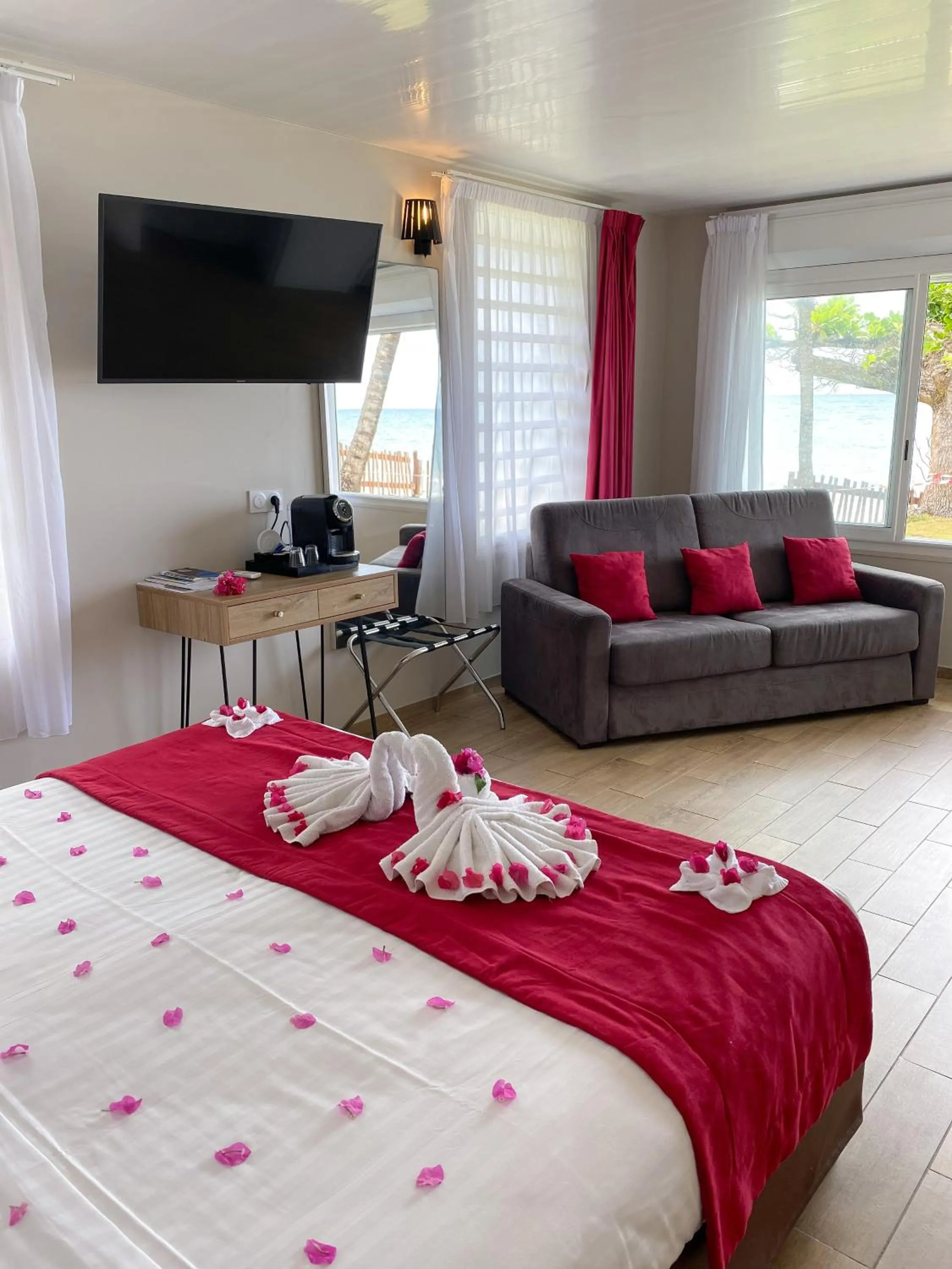 Photo of the whole room, Bed in Diamant les bains - Résidence Hôtelière