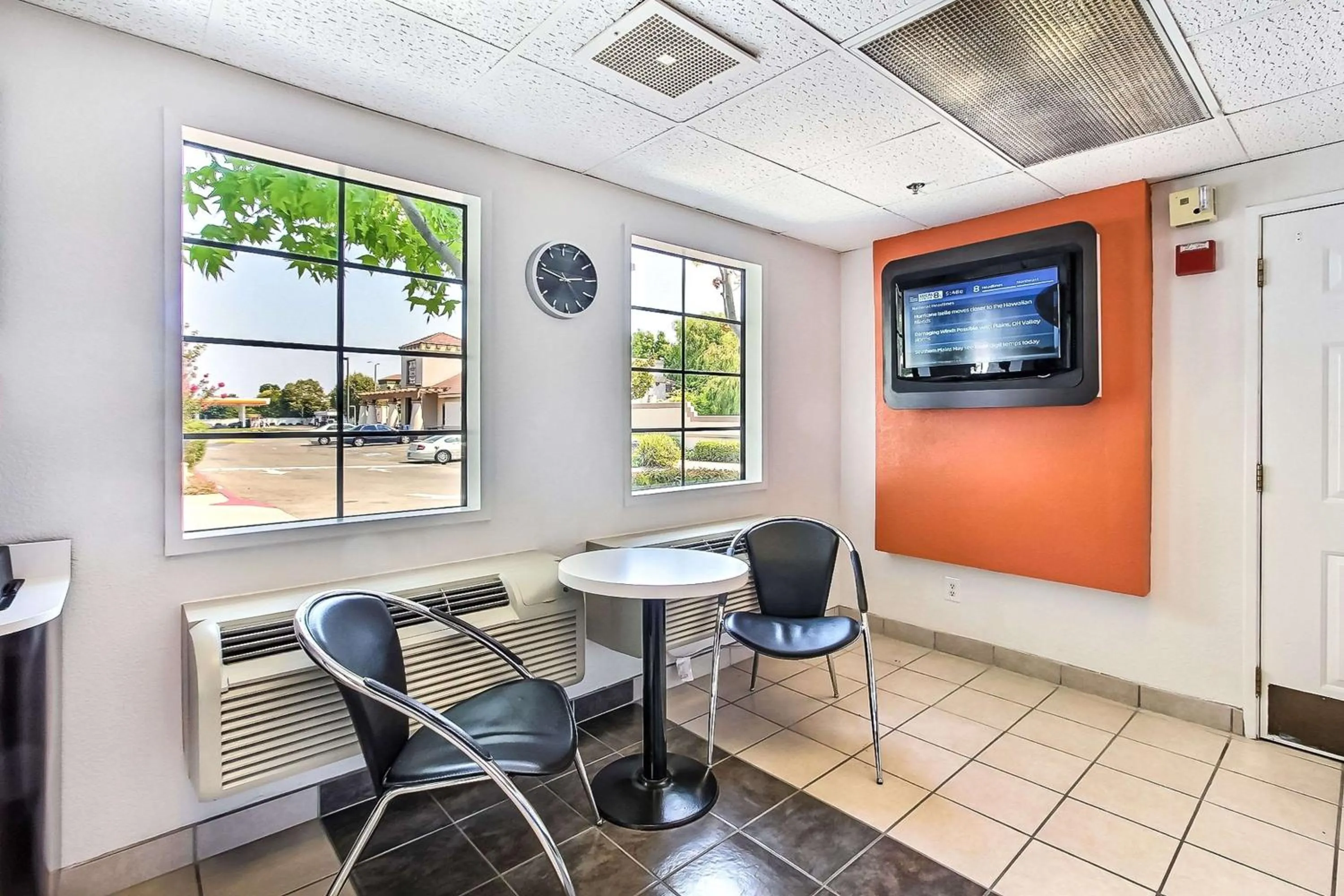TV and multimedia in Motel 6-Sunnyvale, CA - North