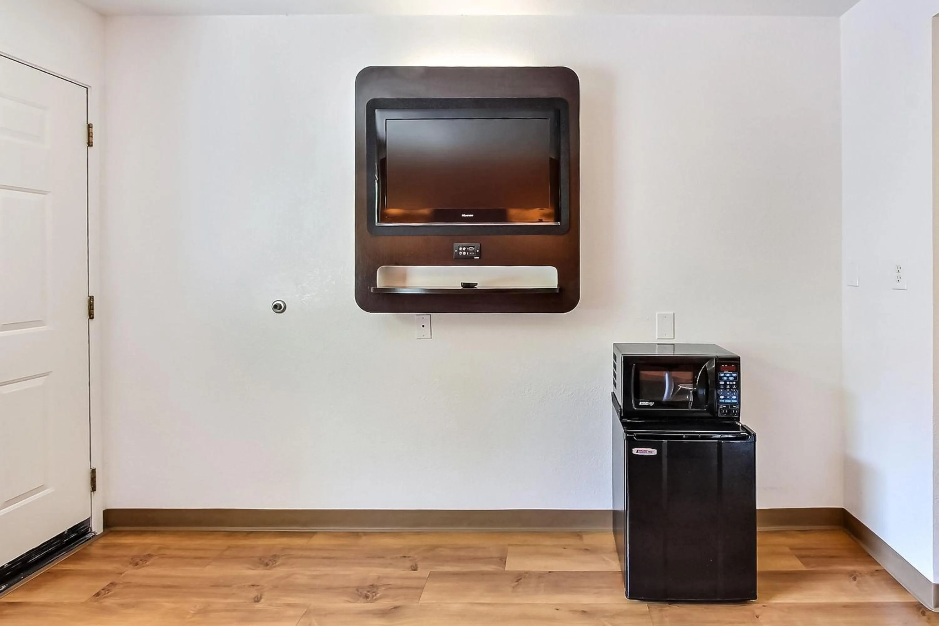 TV and multimedia in Motel 6-Sunnyvale, CA - North