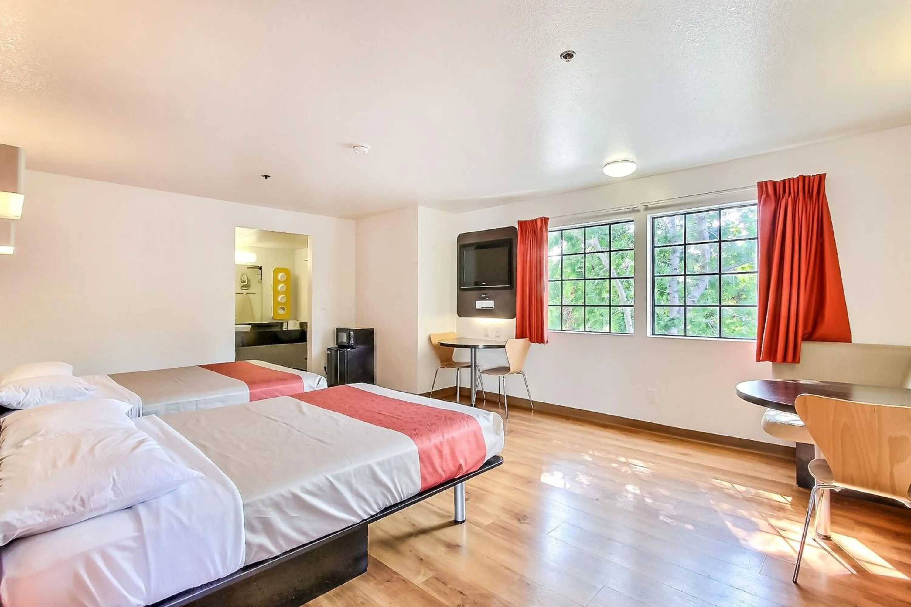 Bathroom, Bed in Motel 6-Sunnyvale, CA - North