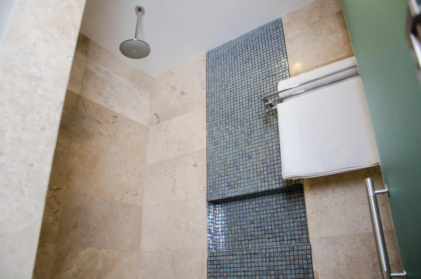 Shower in Hotel 5 de Mayo