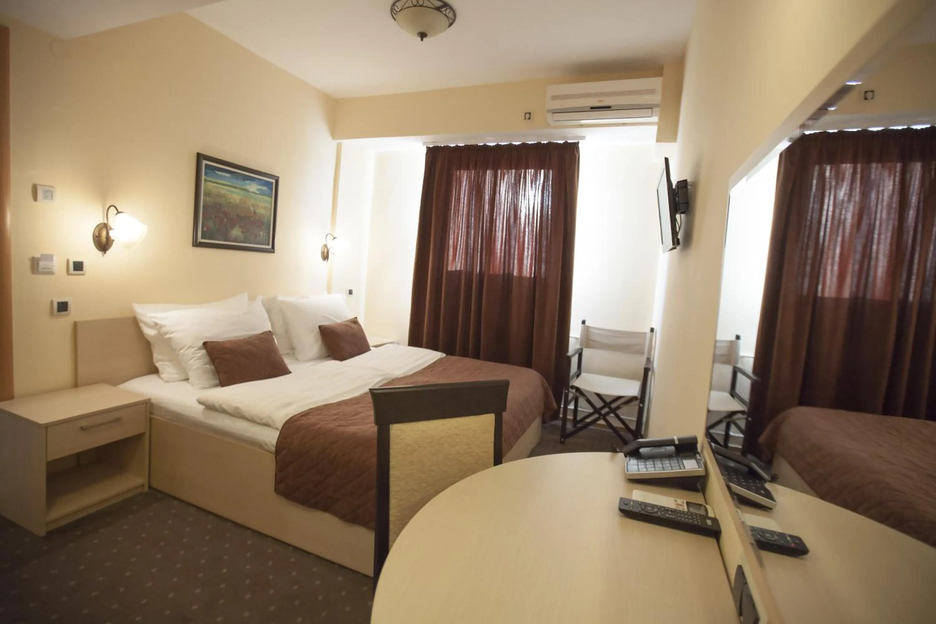Photo of the whole room, Bed in Hotel Srbija