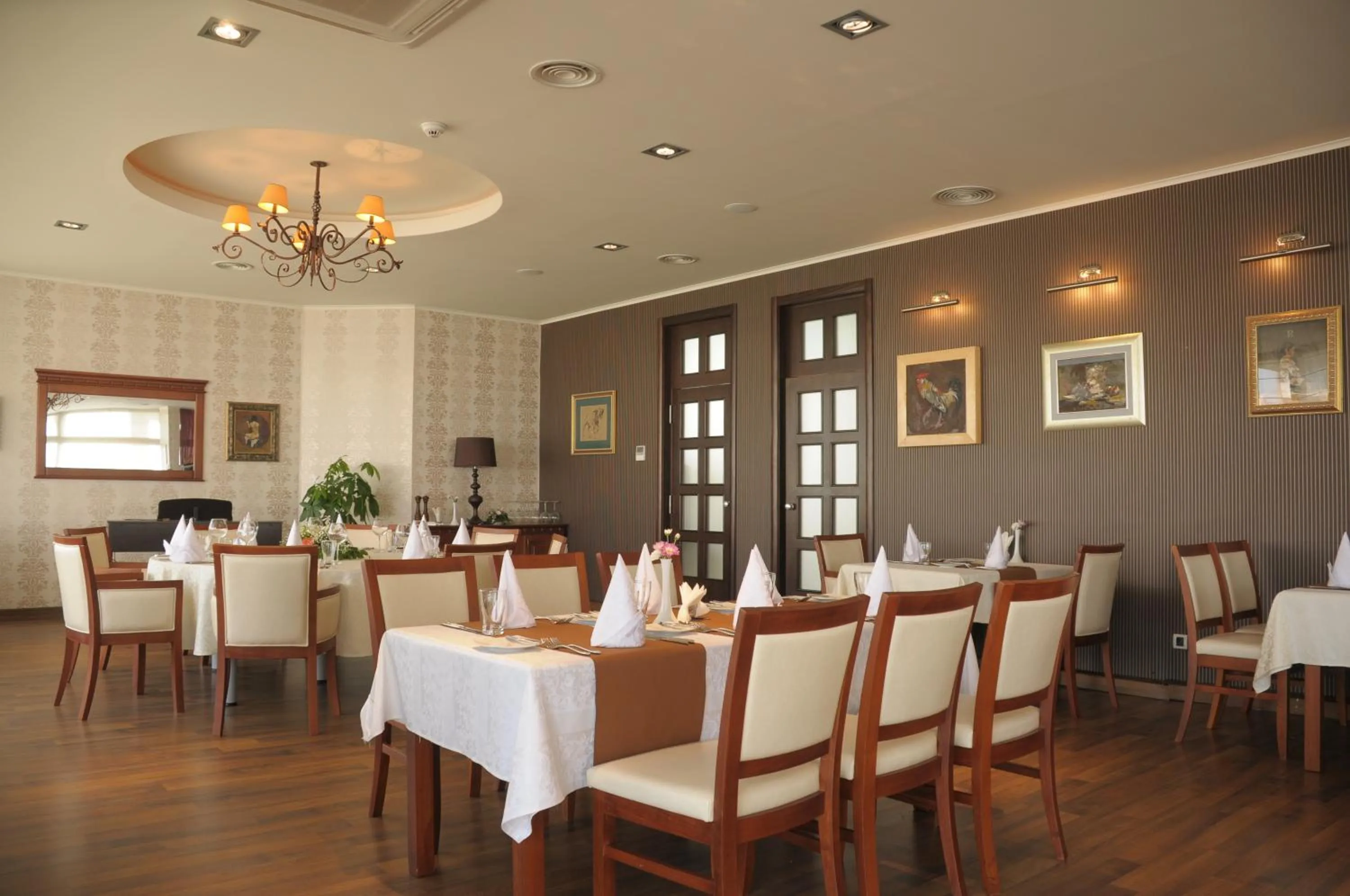Restaurant/places to eat in Hotel Srbija