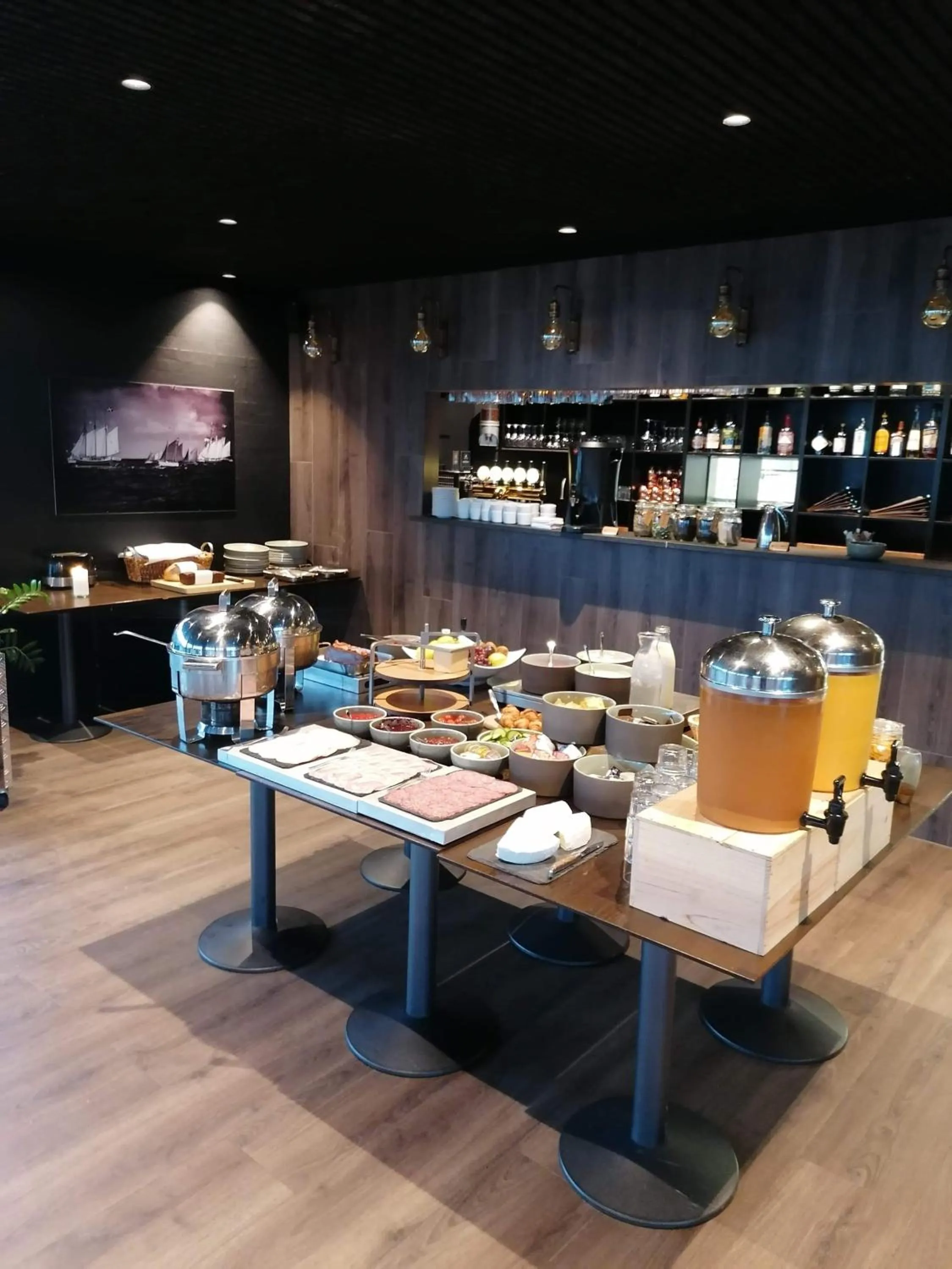 Breakfast in Hotel Strandtangen