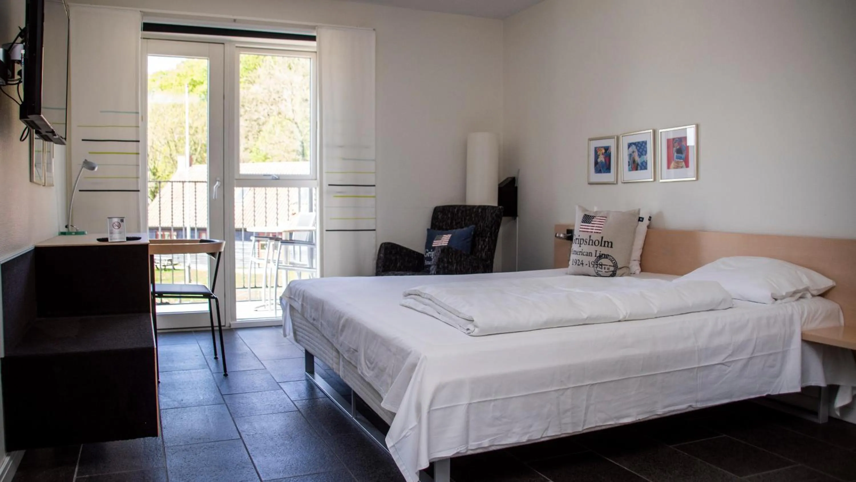 Photo of the whole room, Bed in Hotel Strandtangen