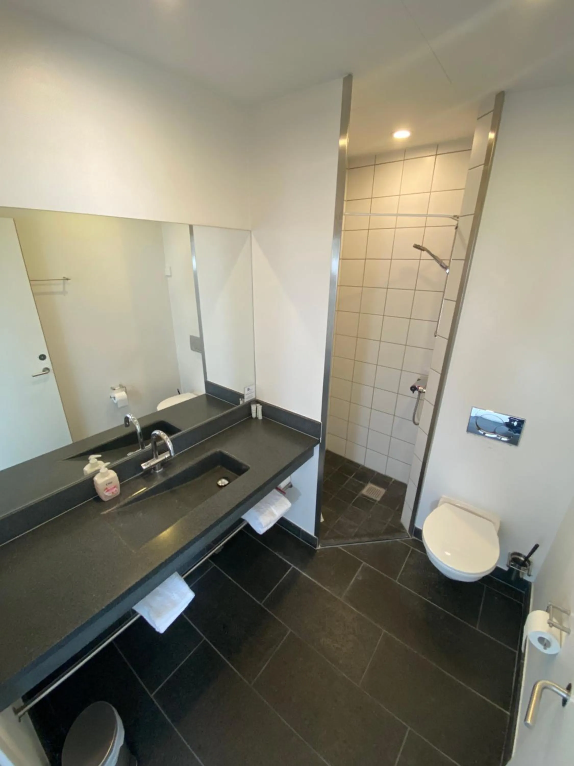 Bathroom in Hotel Strandtangen