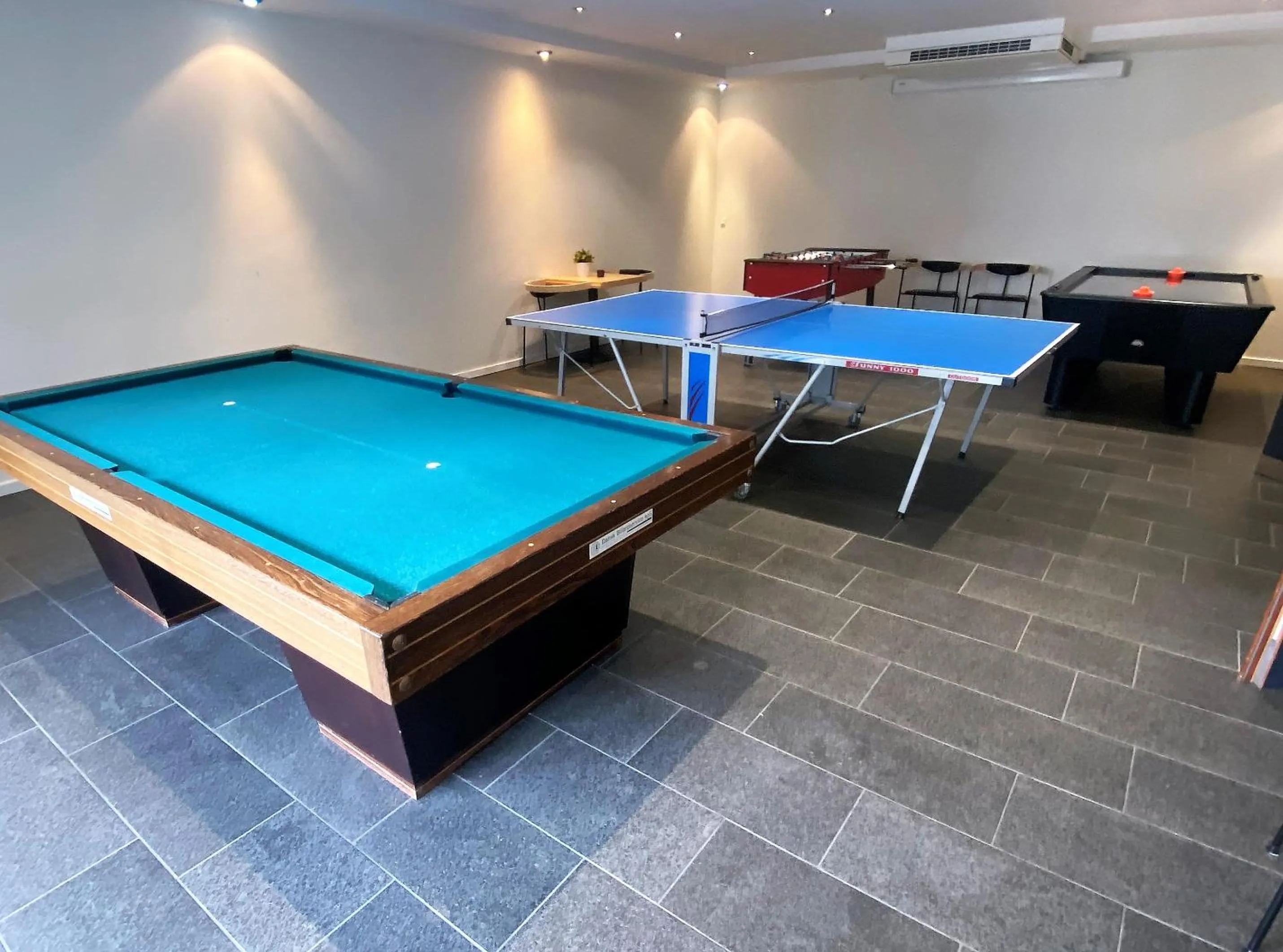 Communal lounge/ TV room in Hotel Strandtangen